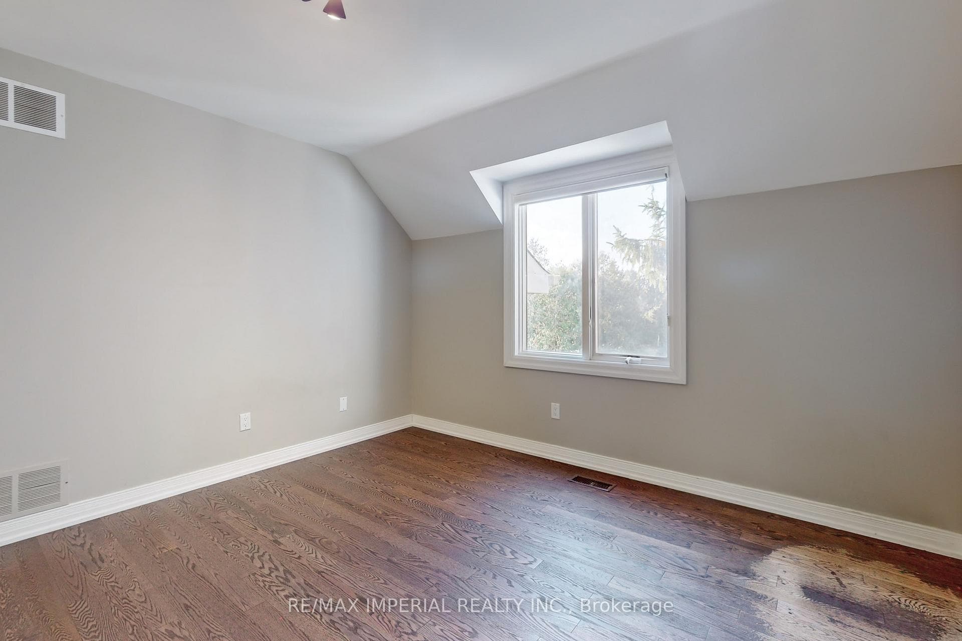 2 Blue Grass Drive photo 35
