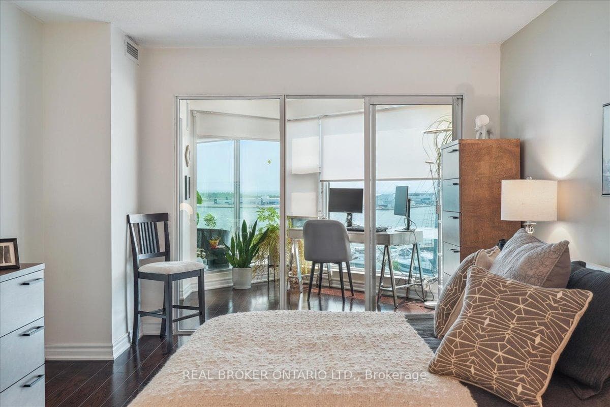 401 Queens Quay Unit 503 photo 19