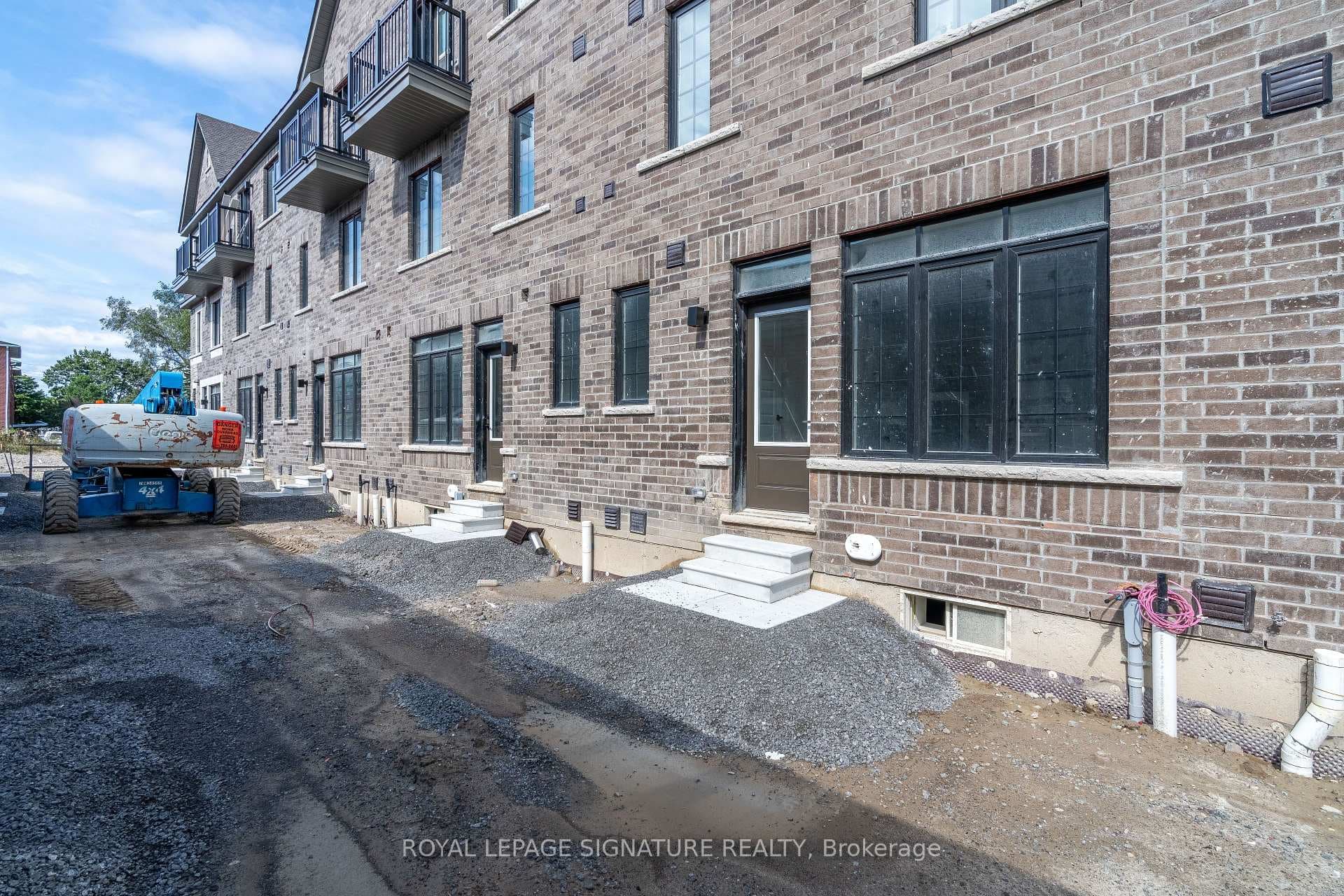 23 Selfridge Way Unit 70 photo 34