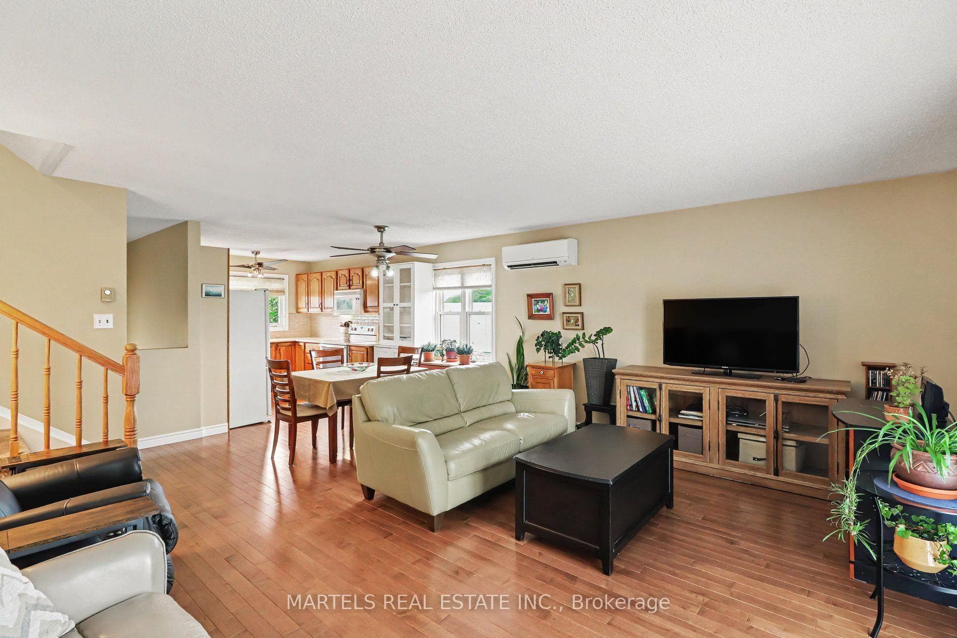 879 Lawrence Street photo 5