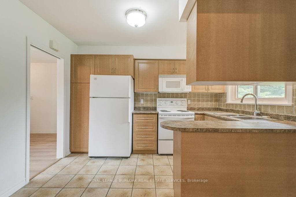 1334 Langdale Crescent photo 11