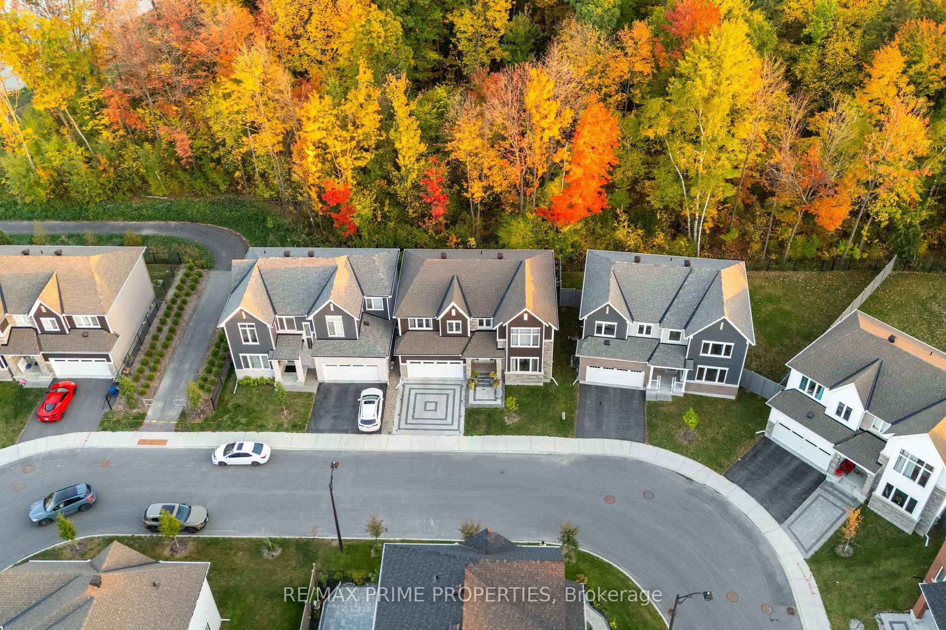 820 MERCIER Crescent photo 48