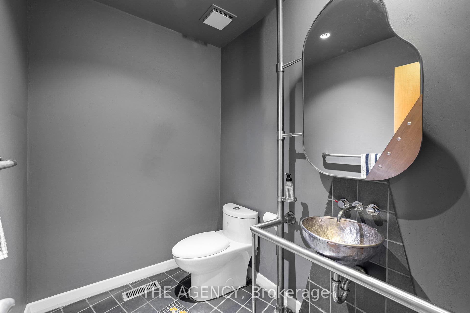 140 Chancery Drive photo 16