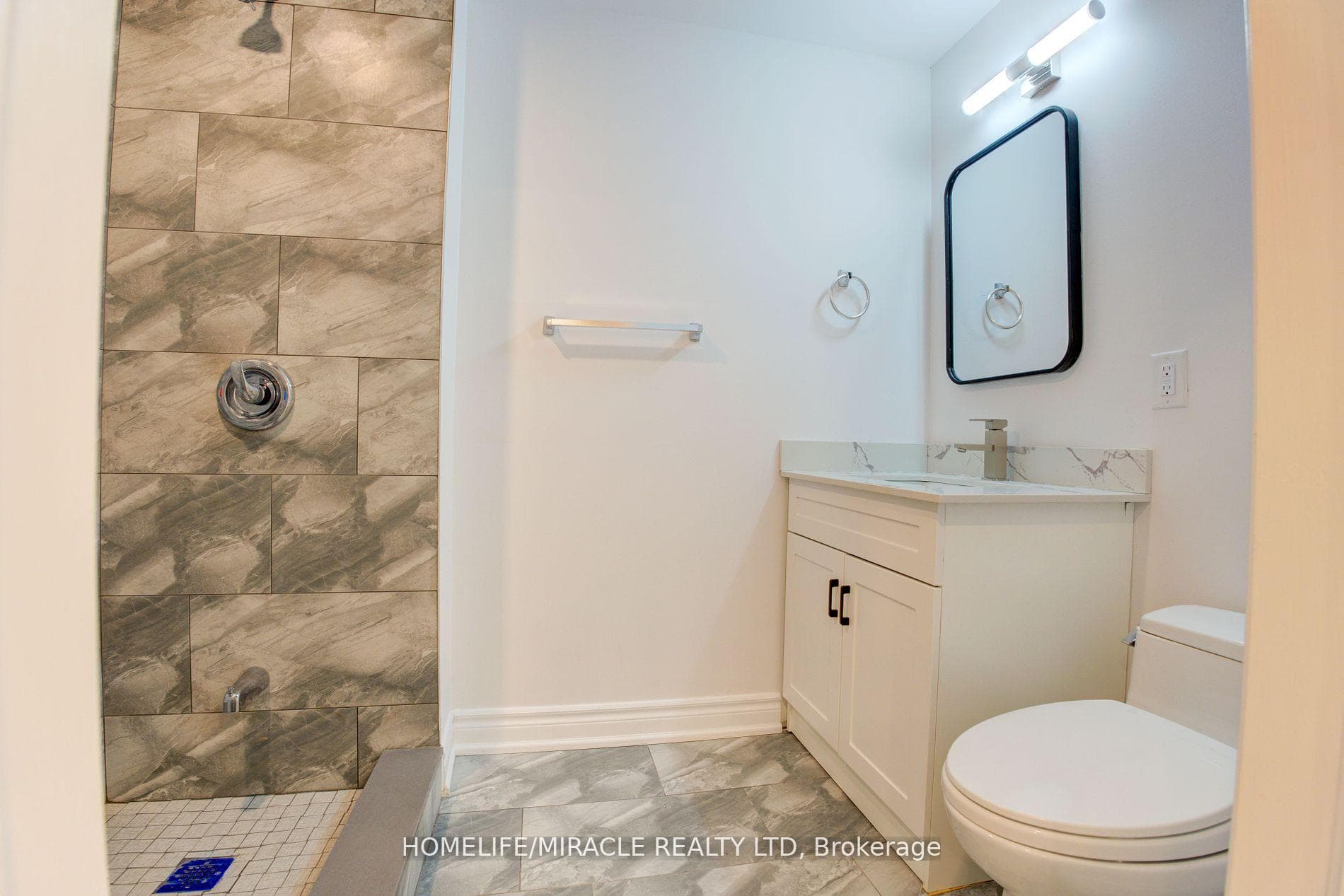 905 Alanbury Crescent photo 12