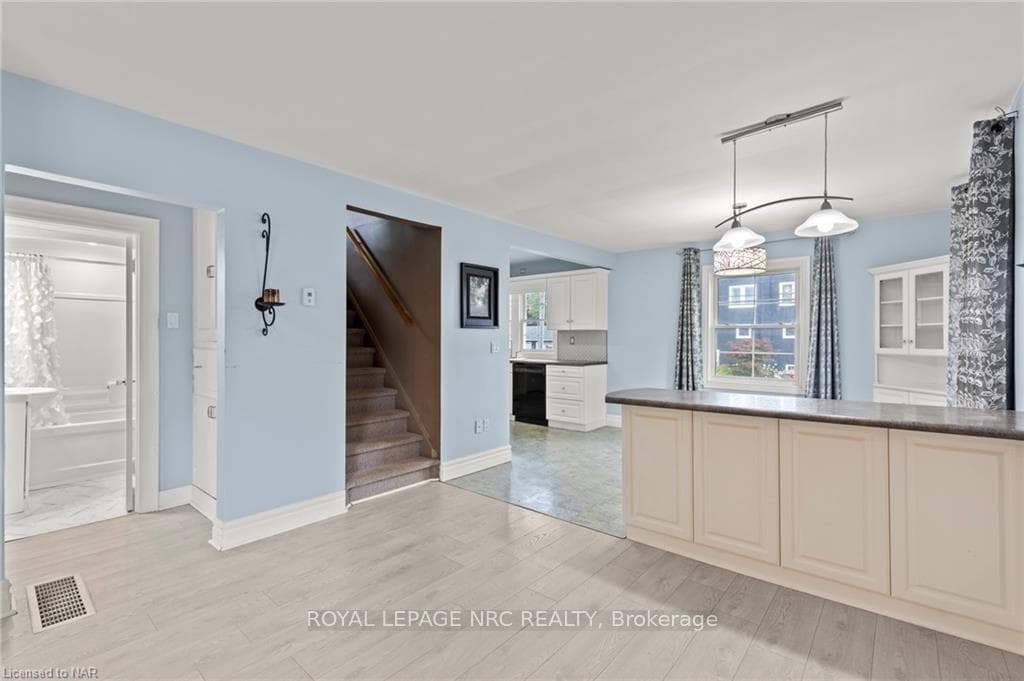 103 CLARE Avenue photo 9