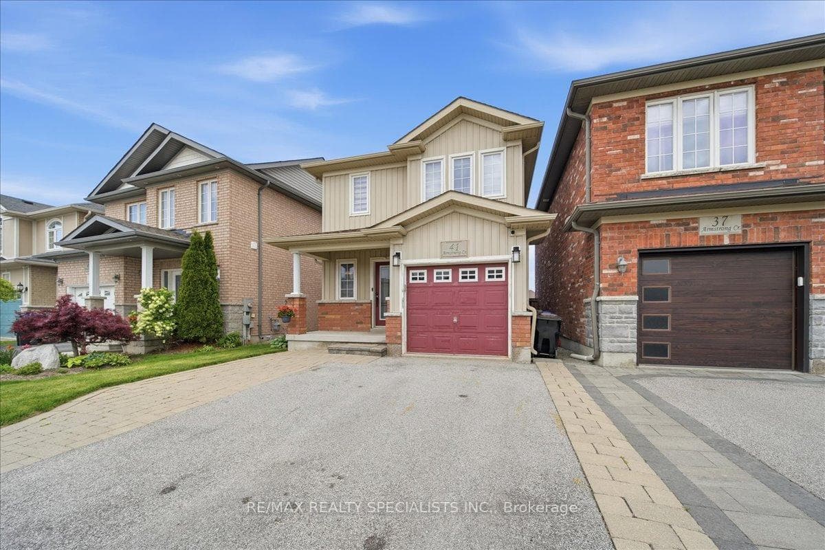 41 Armstrong Crescent photo 3