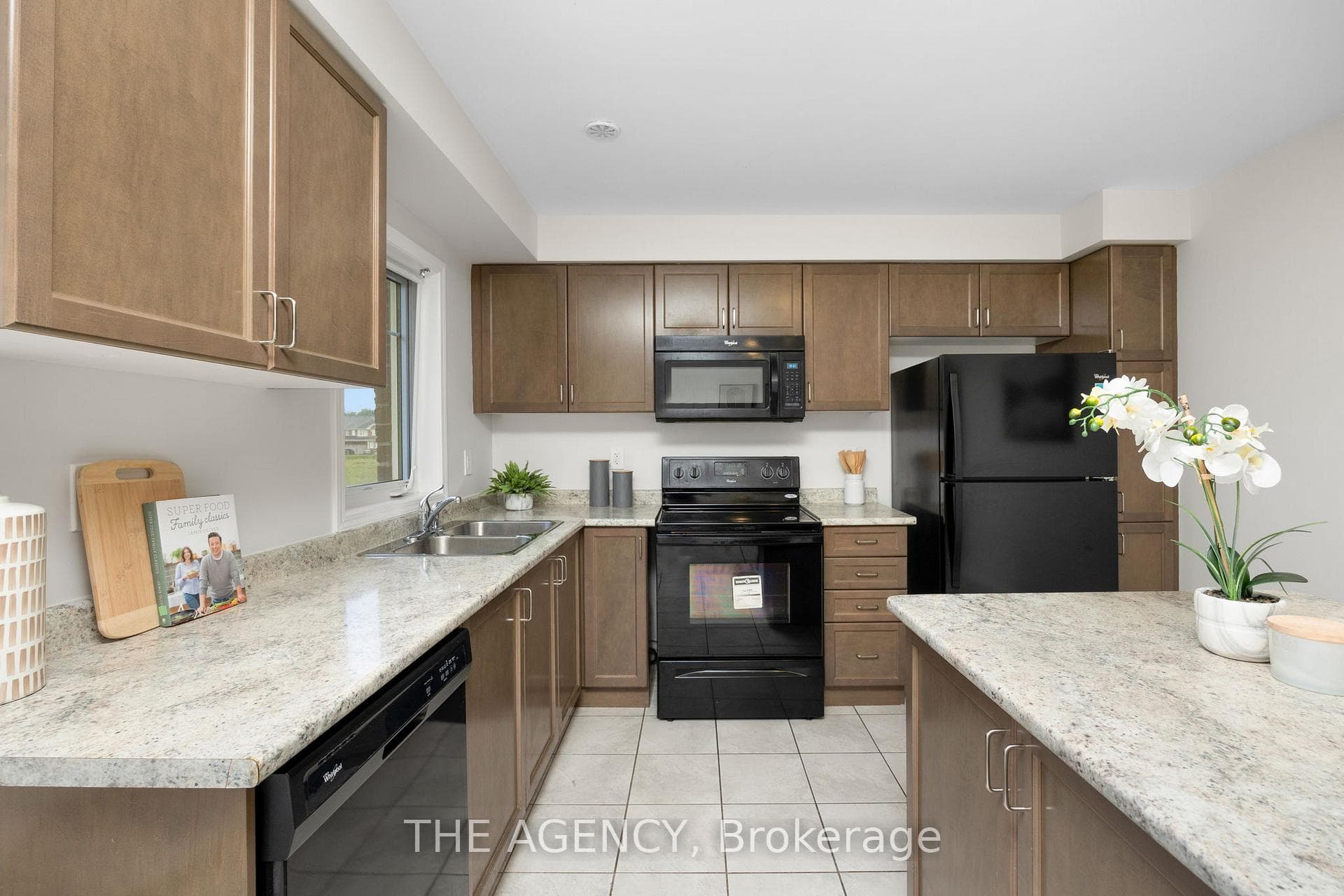 74 Bannister Crescent photo 6