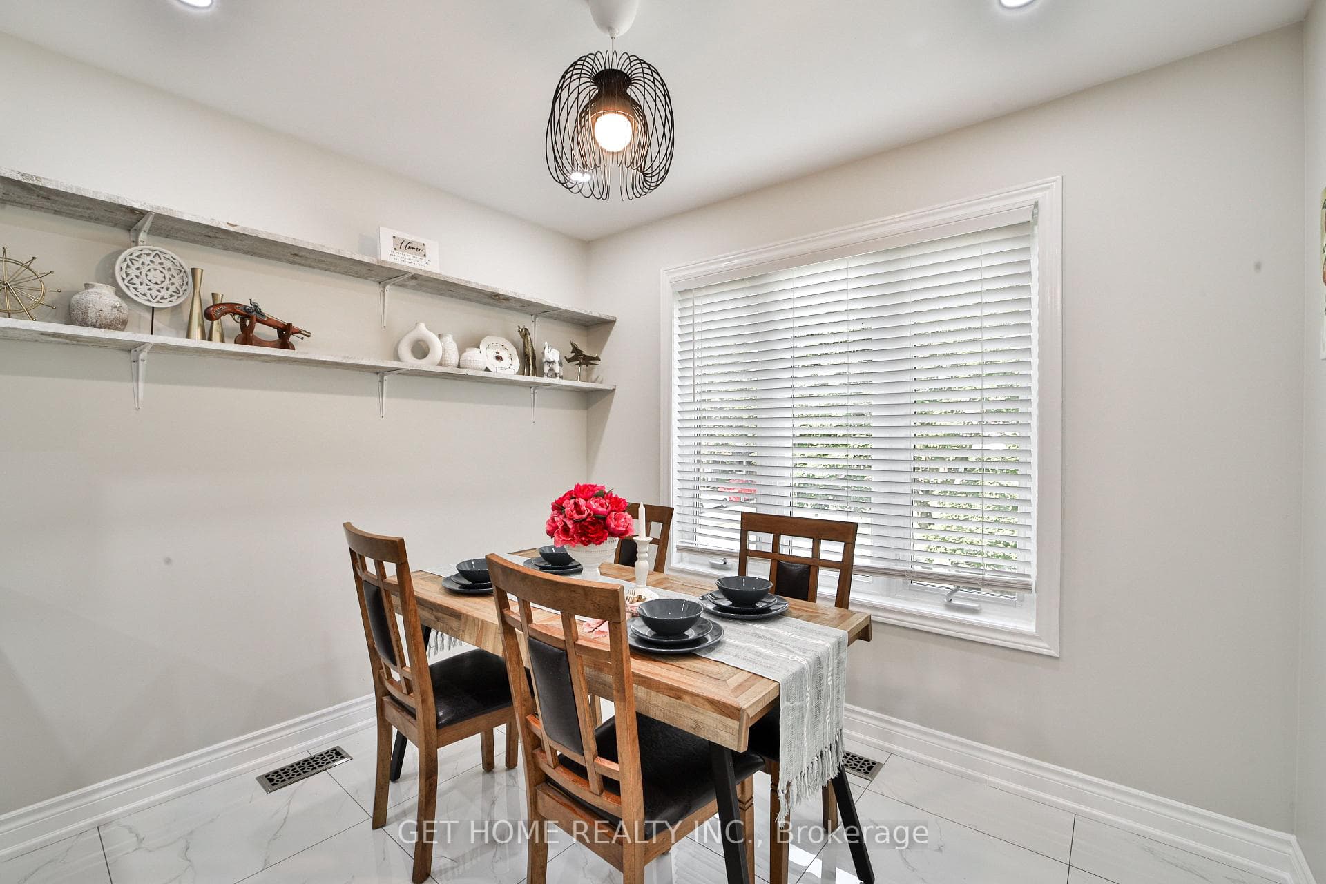 49 Mccrimmon Crescent photo 16