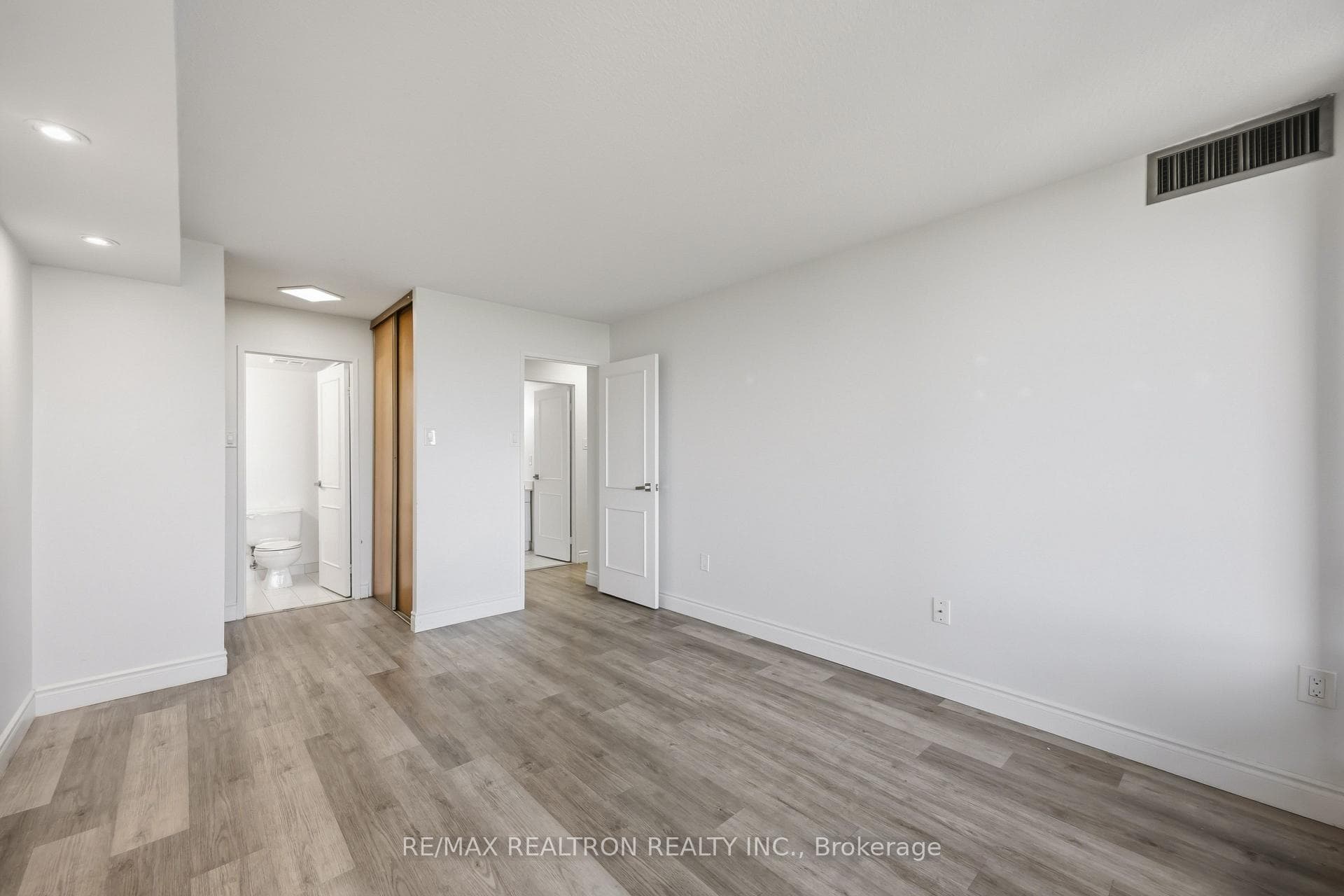 7440 Bathurst Street Unit 608 photo 24
