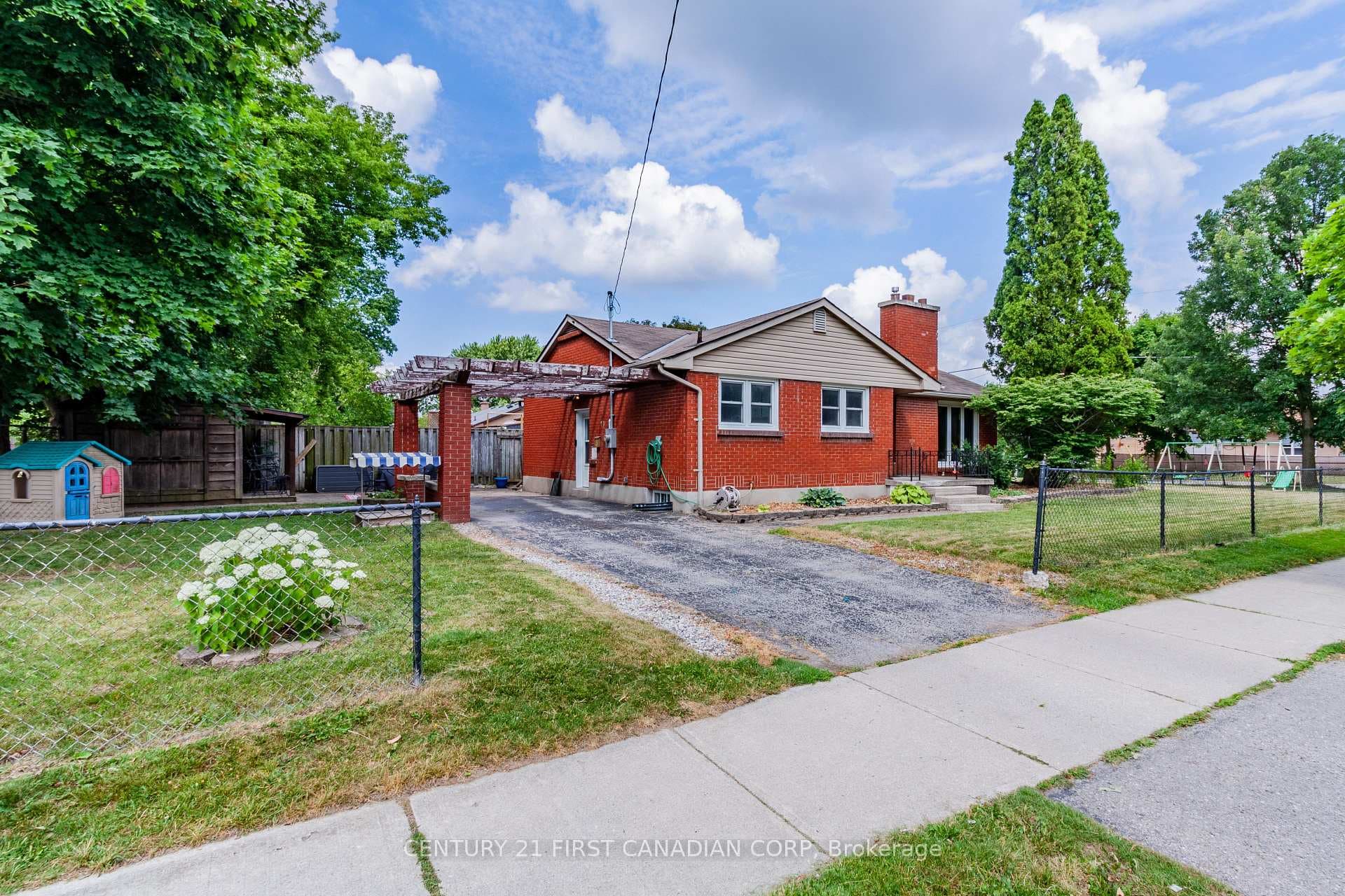 1721 Moffatt Avenue photo 2