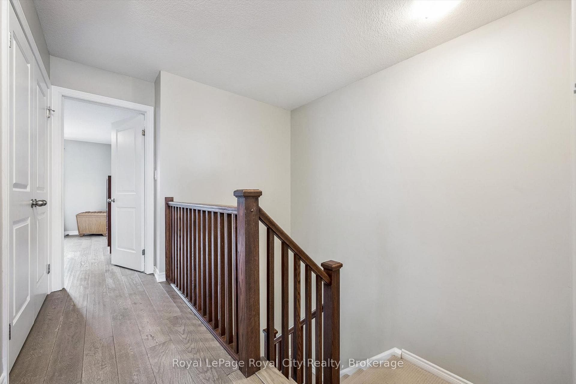 144 Kemp Crescent photo 26