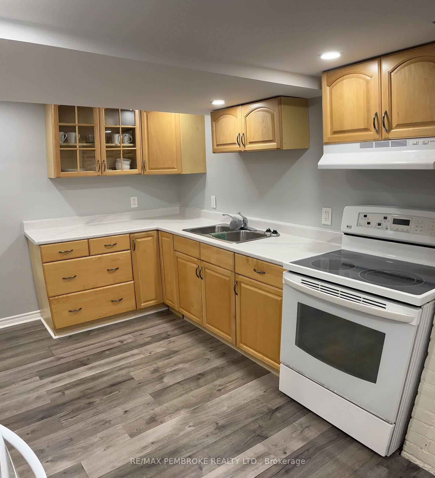 382 Mary Street photo 28