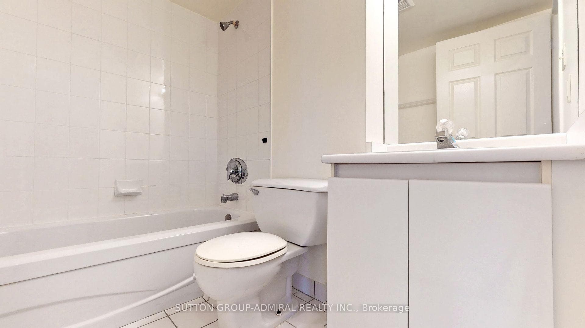 736 Bay Street Unit 1807 photo 9