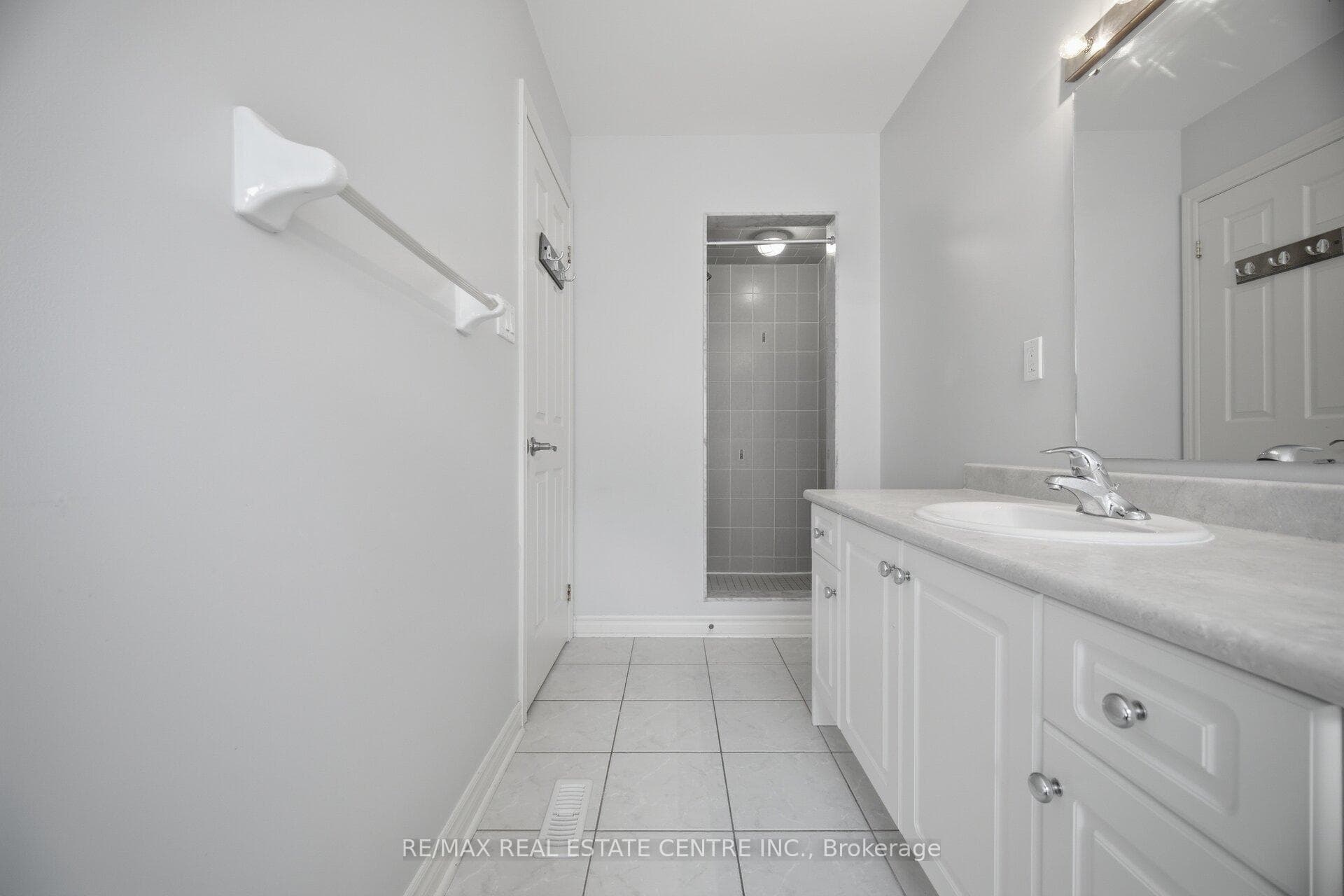 366 Hobbs Crescent photo 31