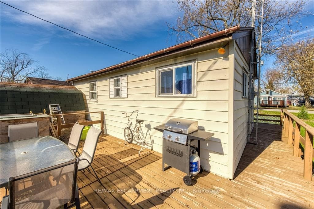 1054 Lakeshore Road photo 16