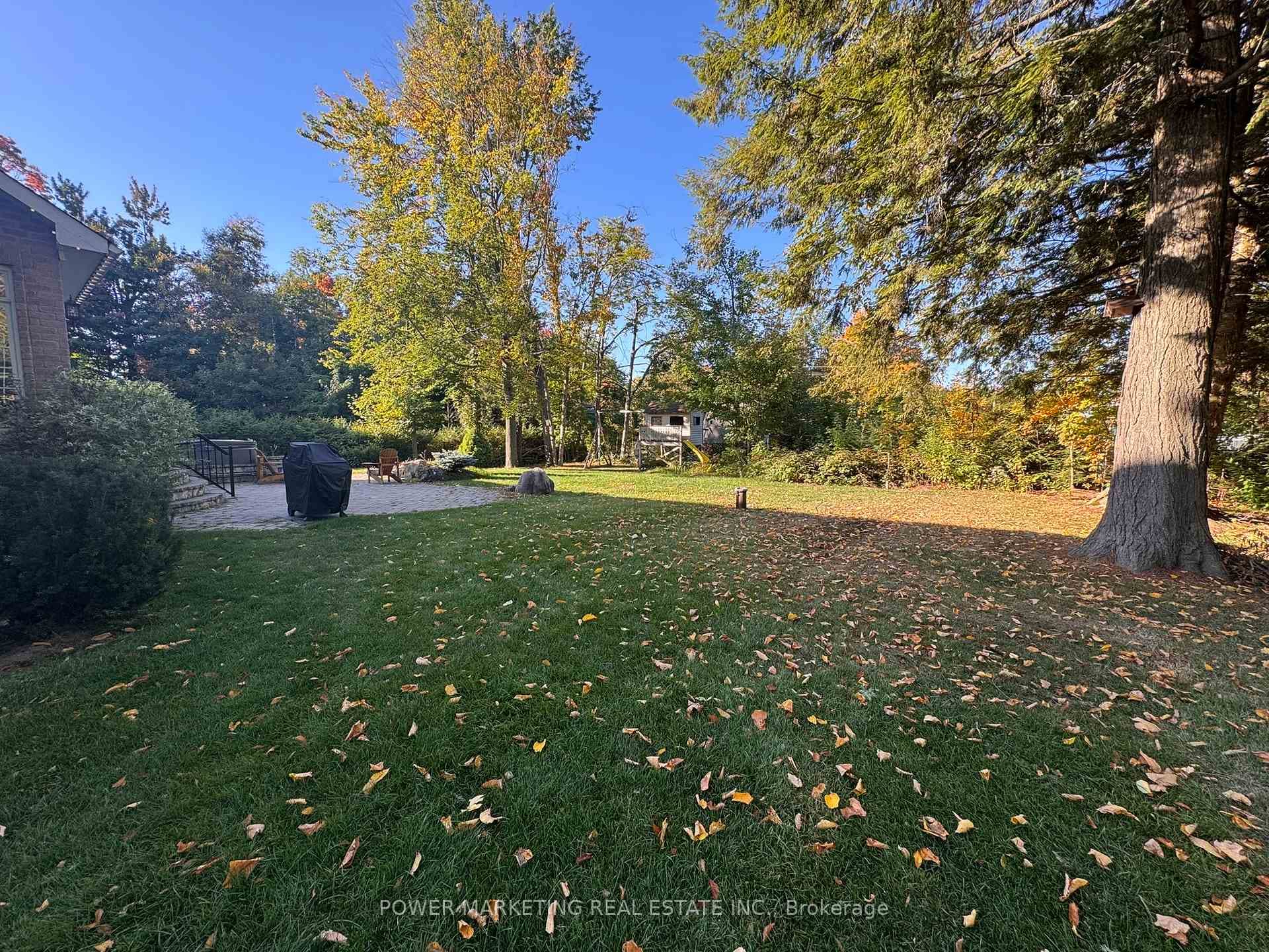 1241 VILLEROY Crescent photo 33
