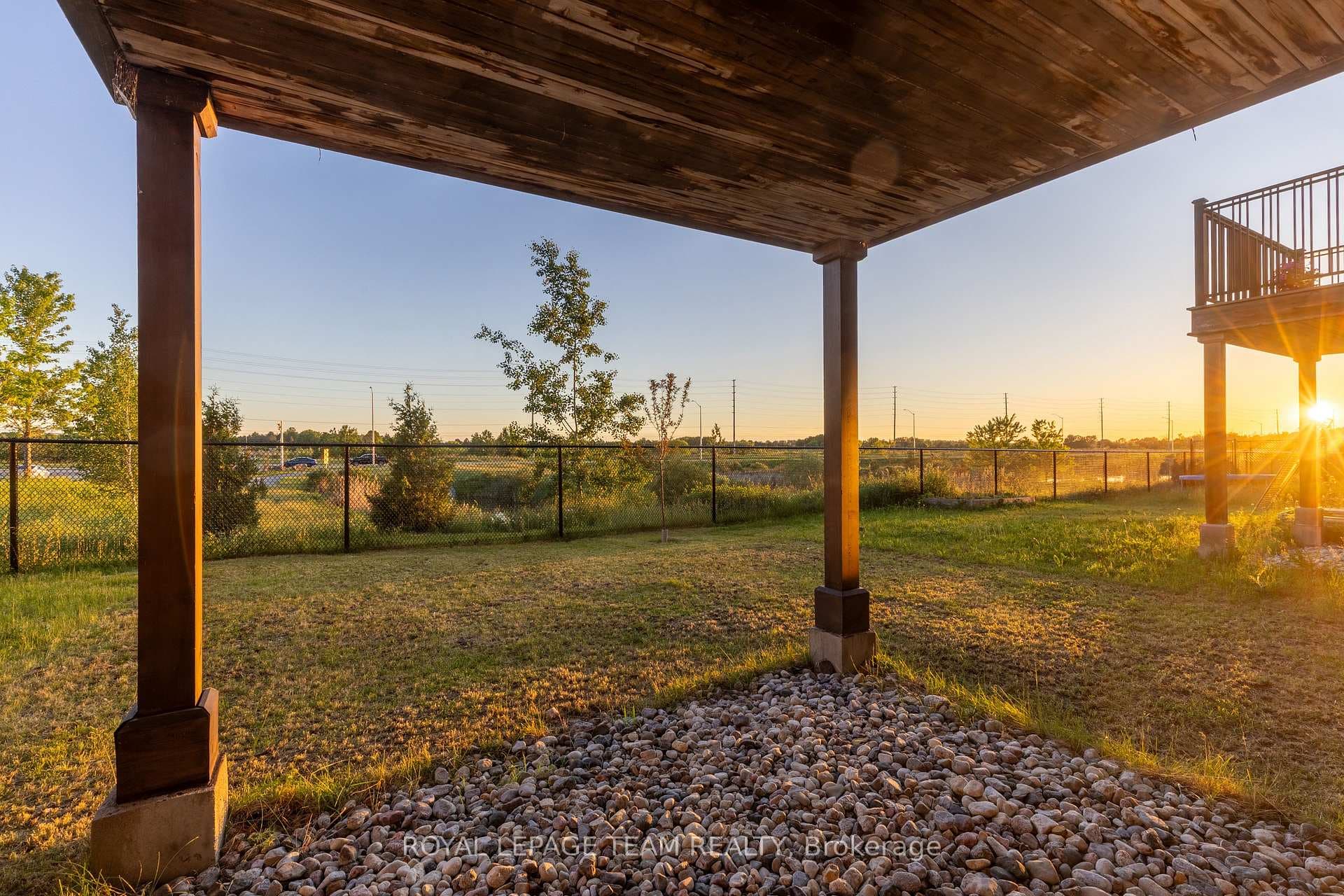 86 Escarpment Crescent photo 8