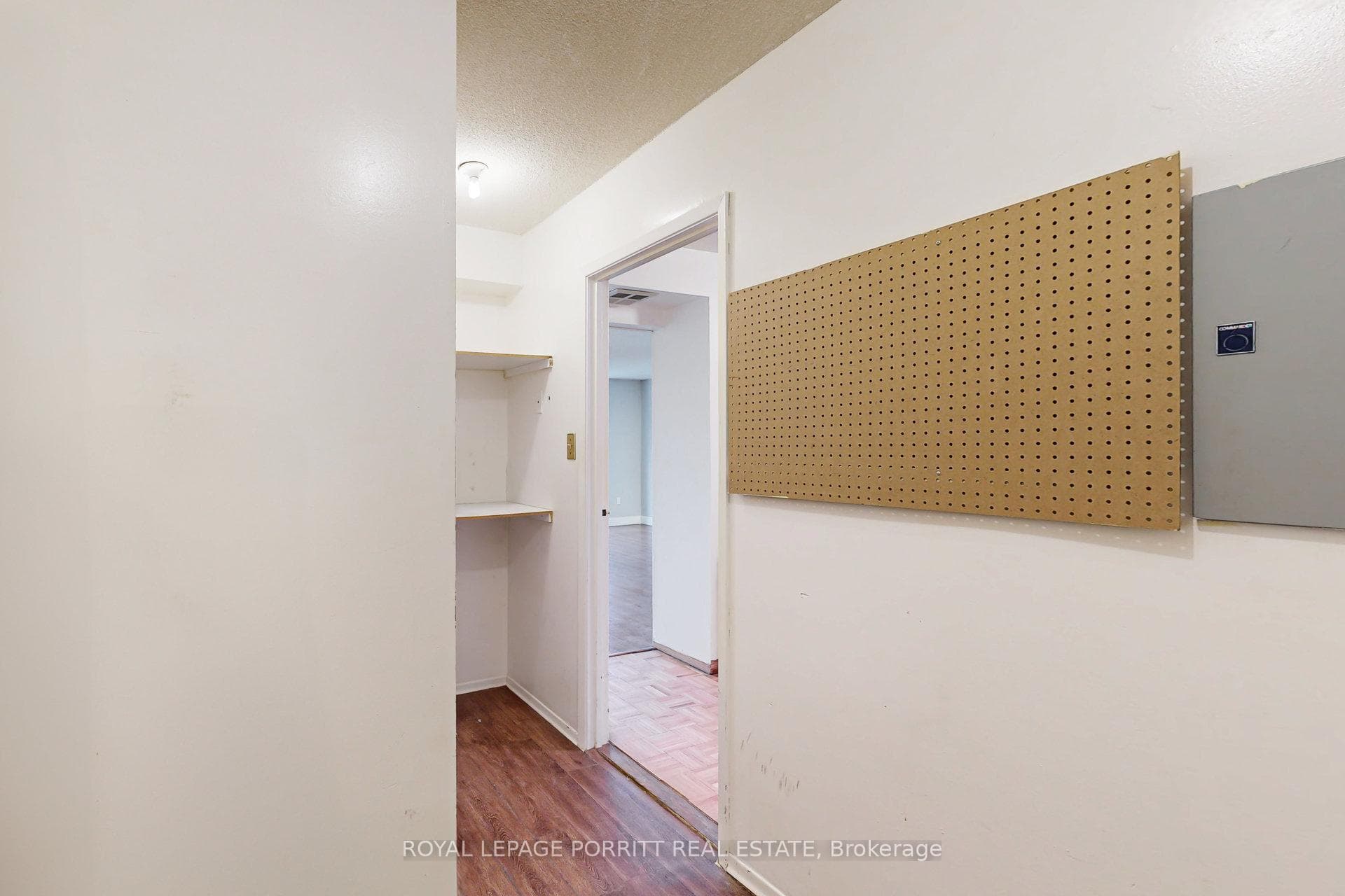 3835 Lake Shore Boulevard Unit 104 photo 27