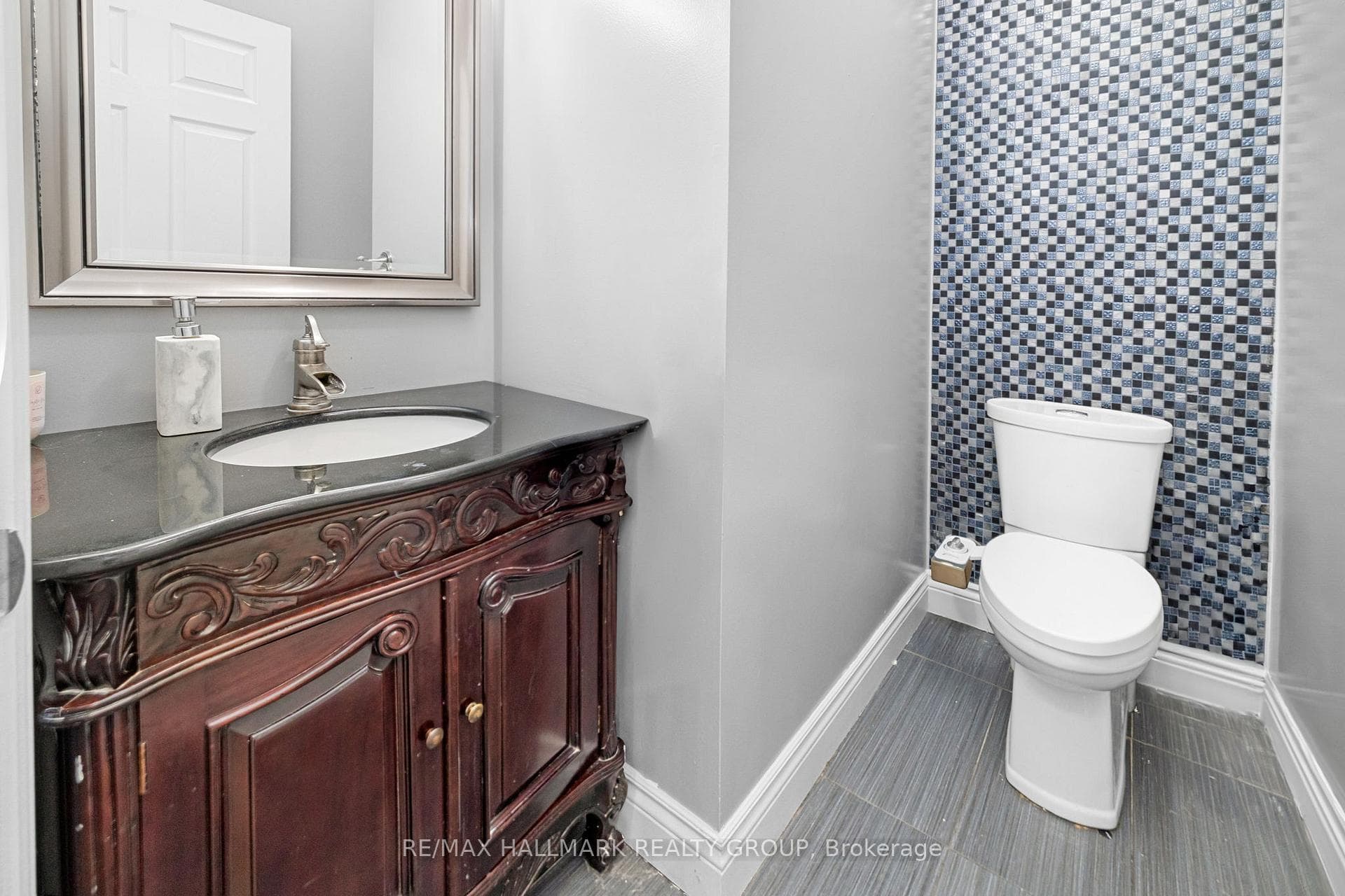 1421 Talcy Crescent photo 24