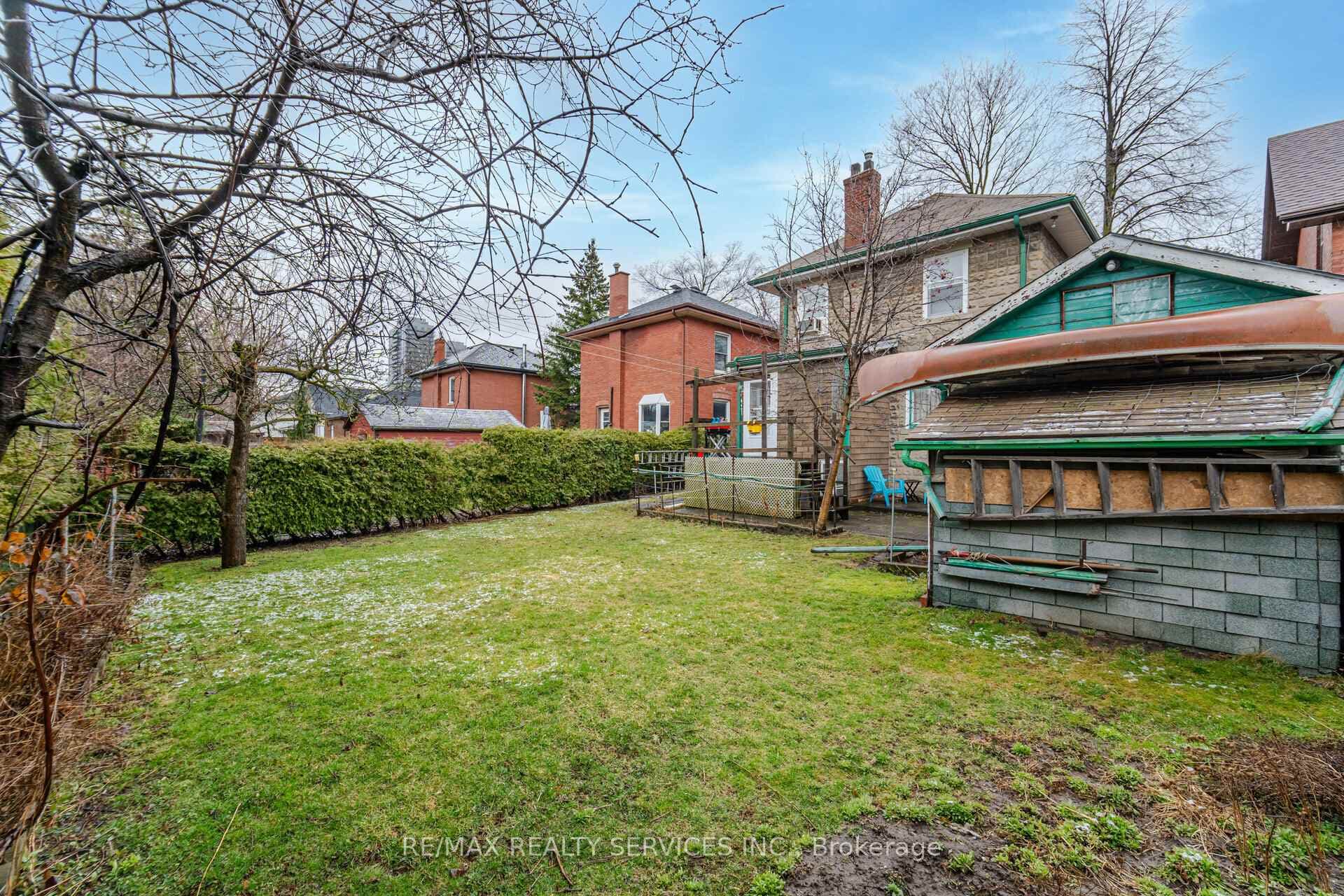 98 Mill Street photo 40