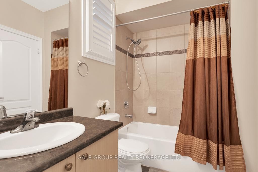 1024 Upper Thames Drive photo 27
