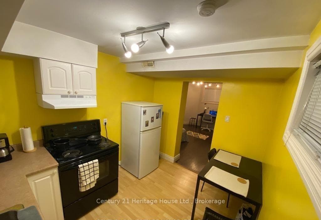 165 Margaret Avenue photo 9