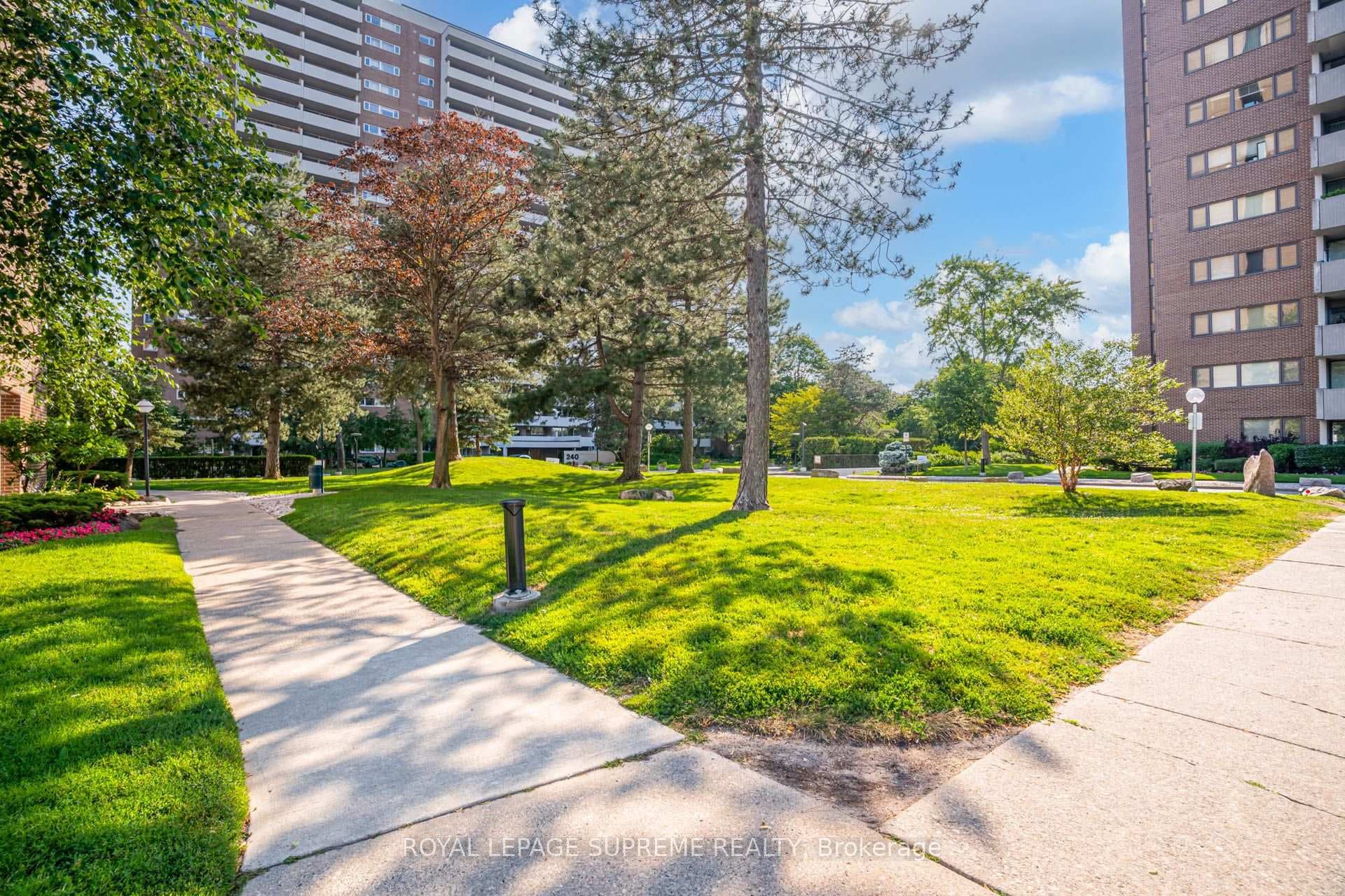 250 Scarlett Road Unit 305 photo 6