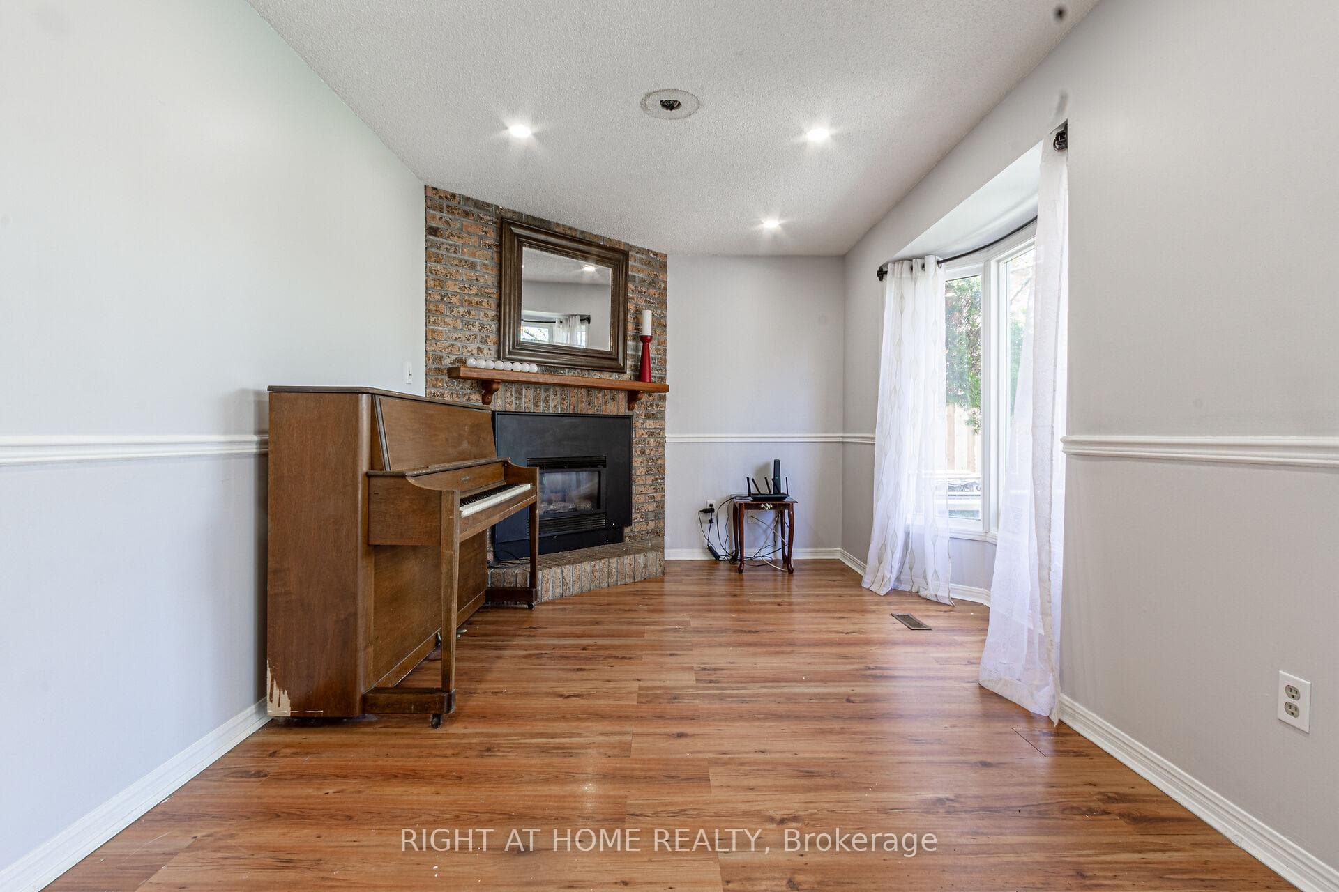 2425 Coventry Way photo 17