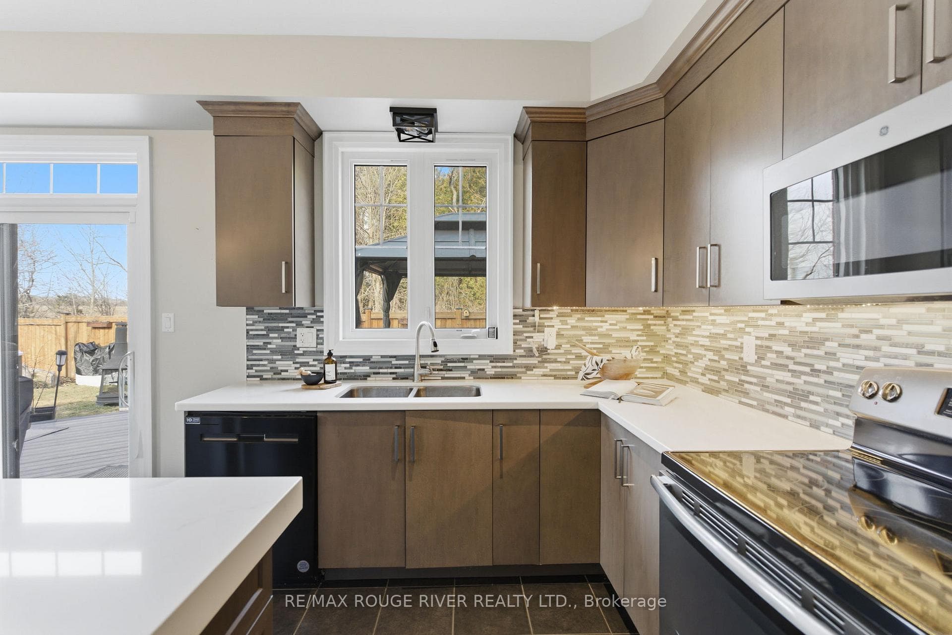201 Varcoe Road photo 9