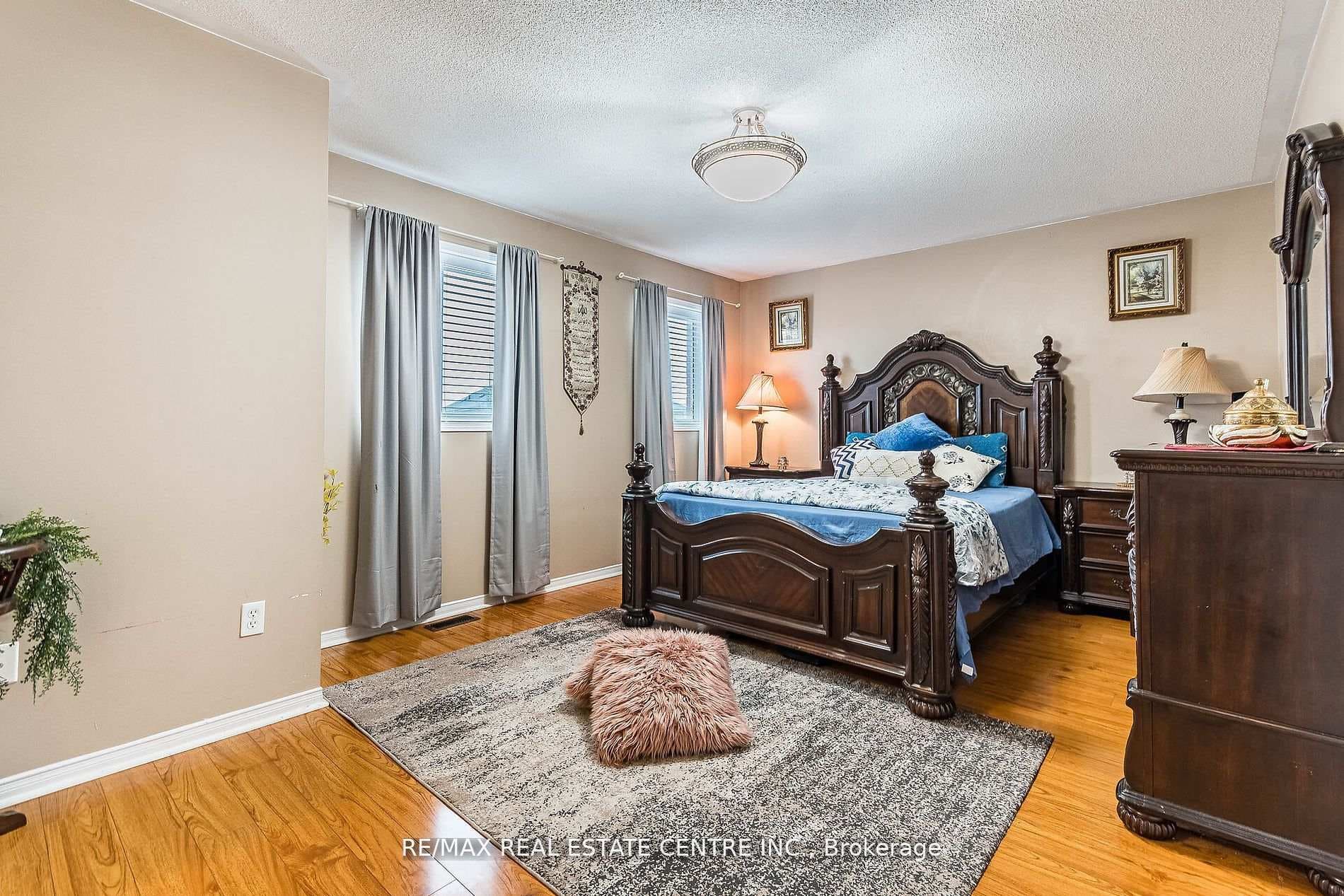 45 Commodore Drive photo 16
