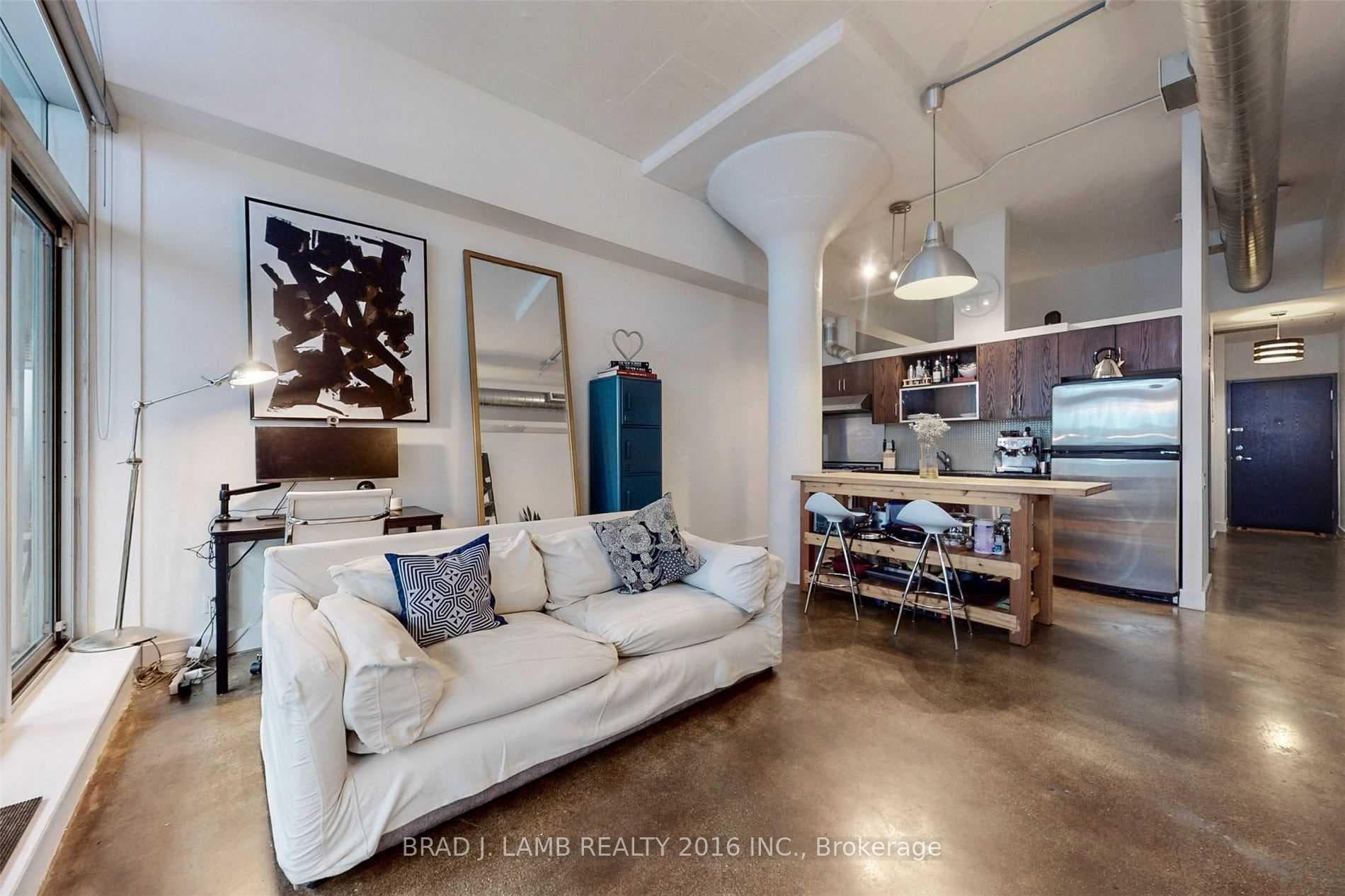 233 Carlaw Avenue Unit 410 photo 2