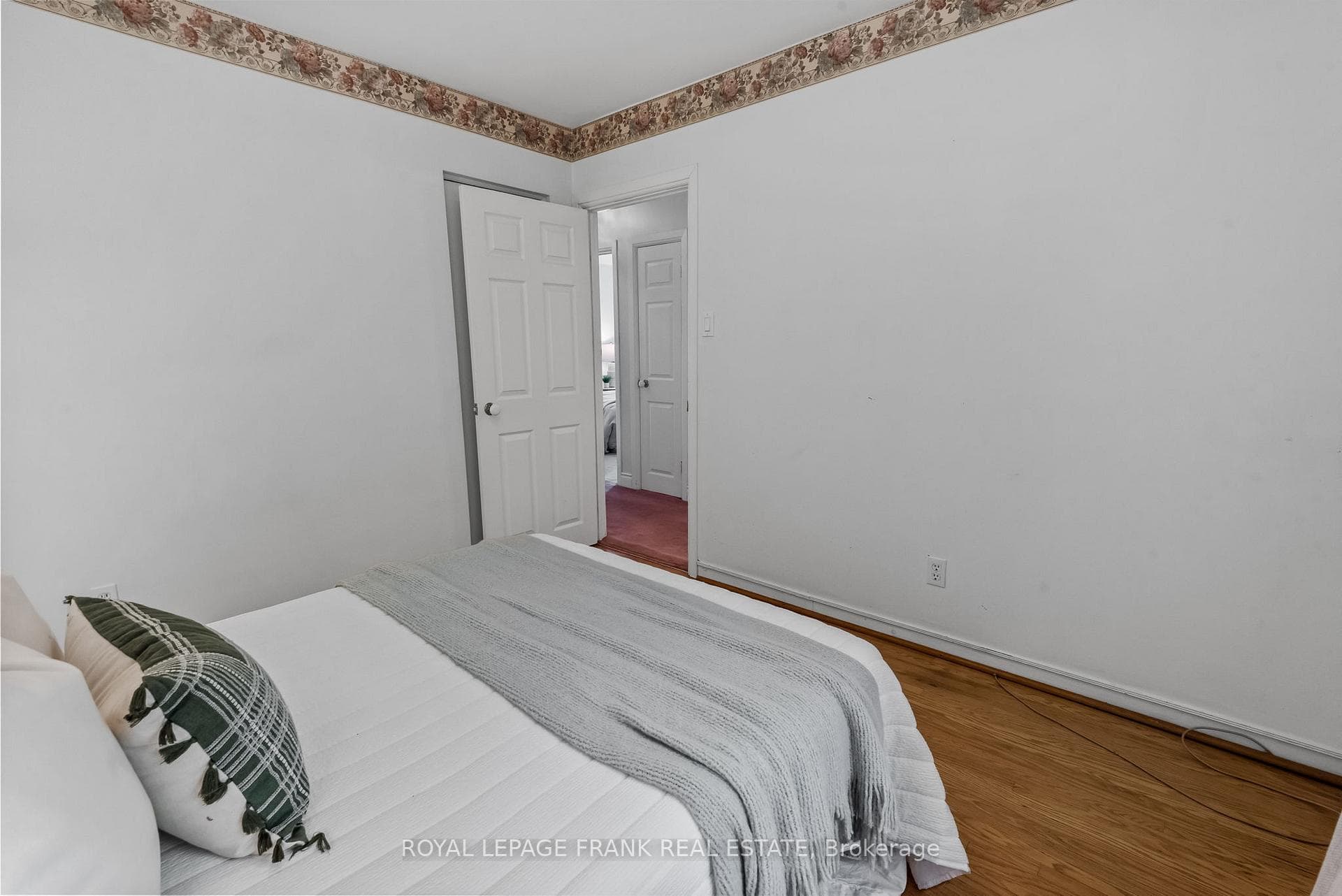 84 Chestermere Boulevard photo 18
