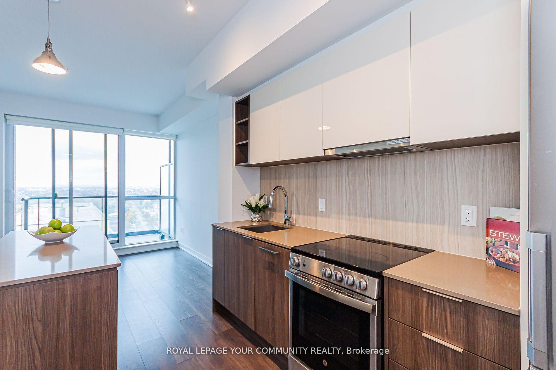 31 Tippett Road Unit 1516 photo 6
