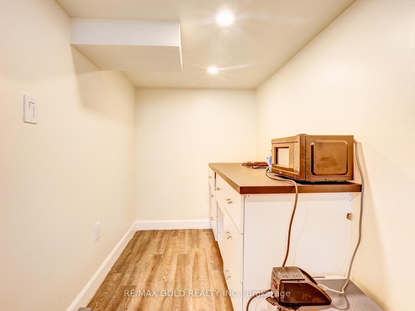 812 Halifax Road photo 45