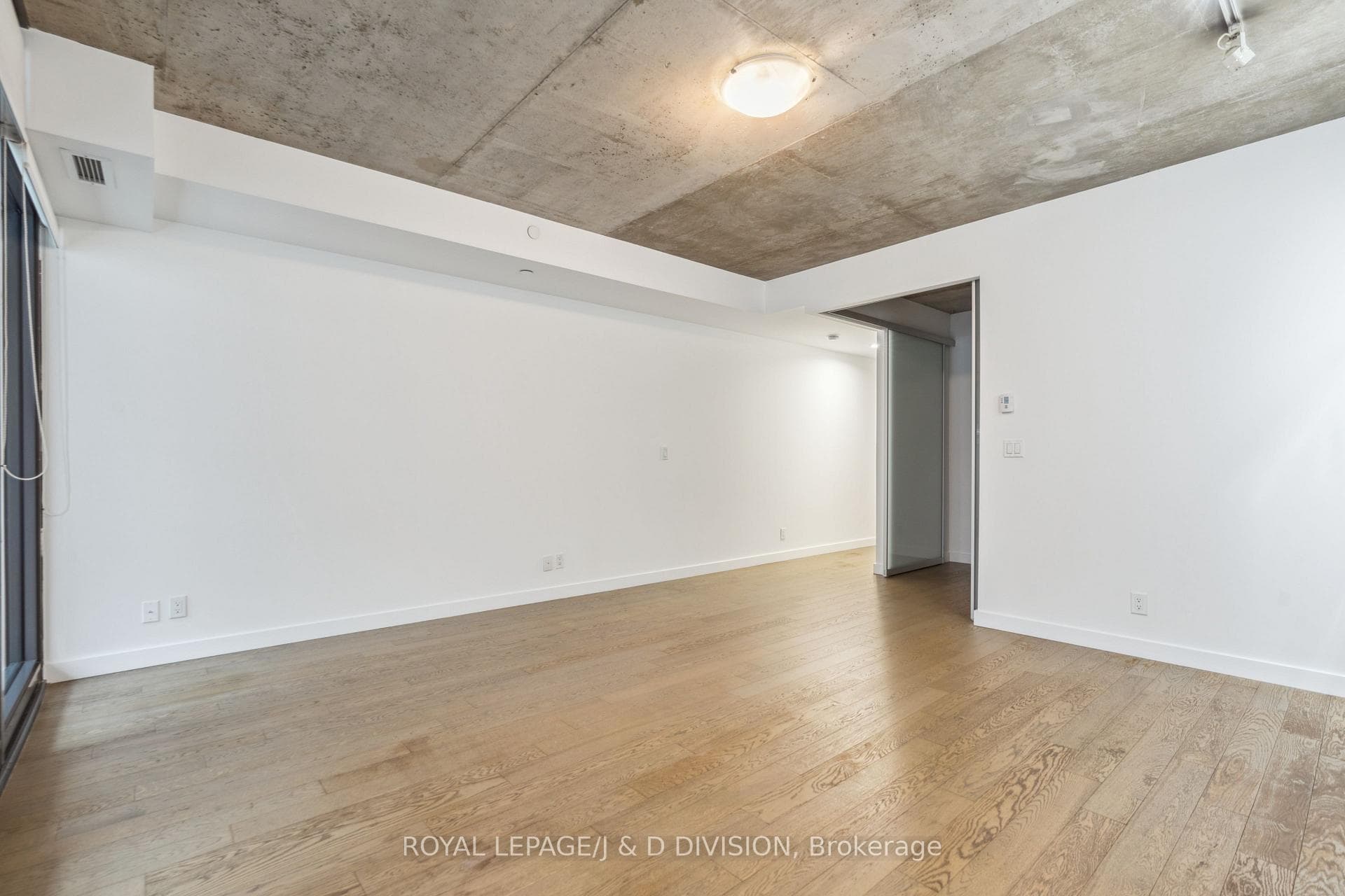 111 Bathurst Street Unit 423 photo 19
