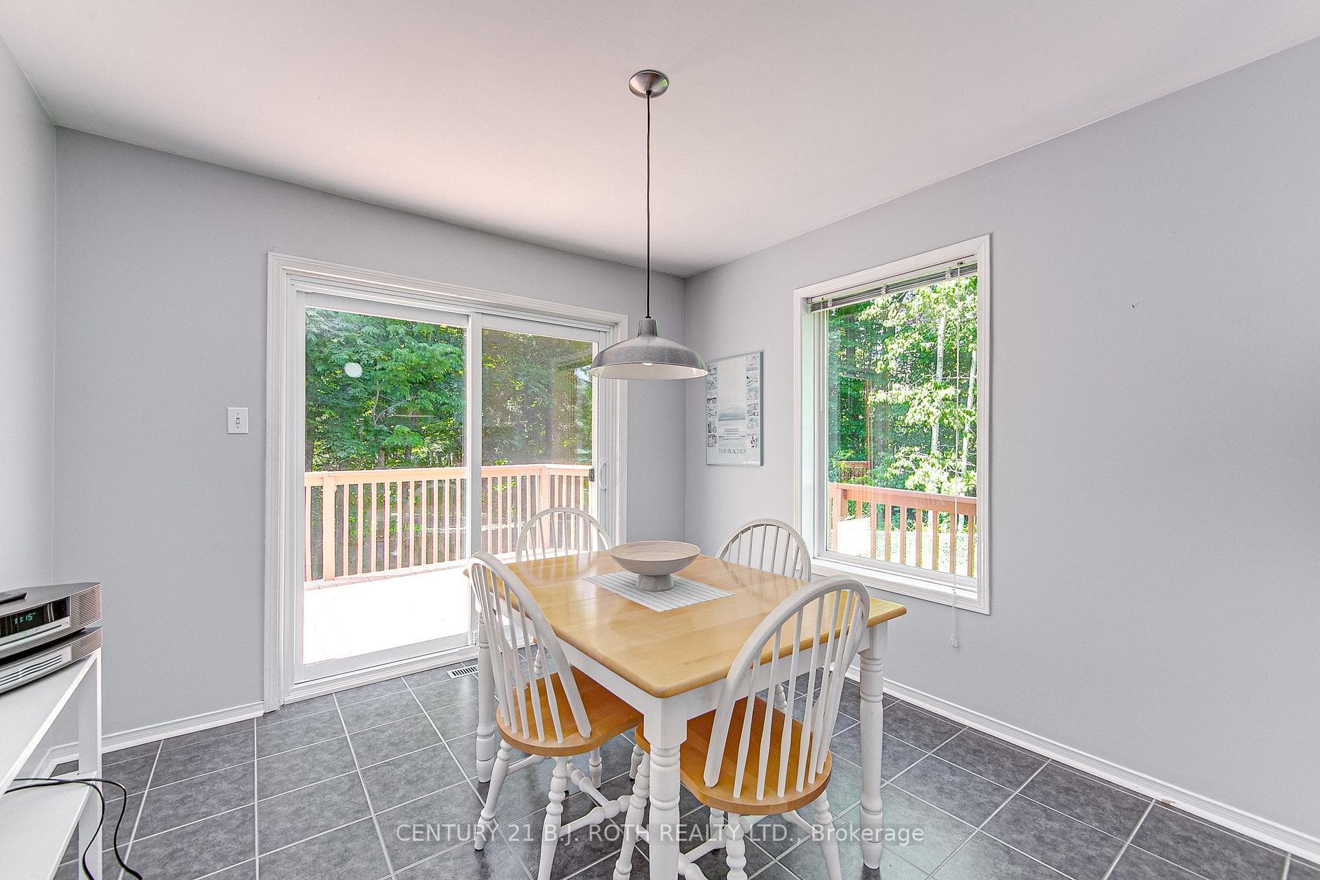 1171 Oriole Crescent photo 21