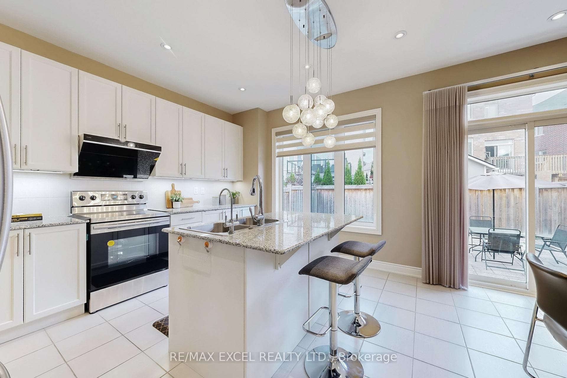 160 Roy Harper Avenue photo 16