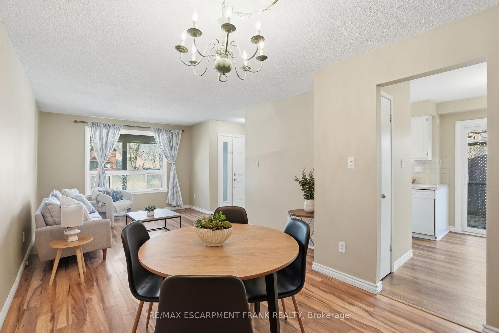 94 WENDOVER Drive photo 9