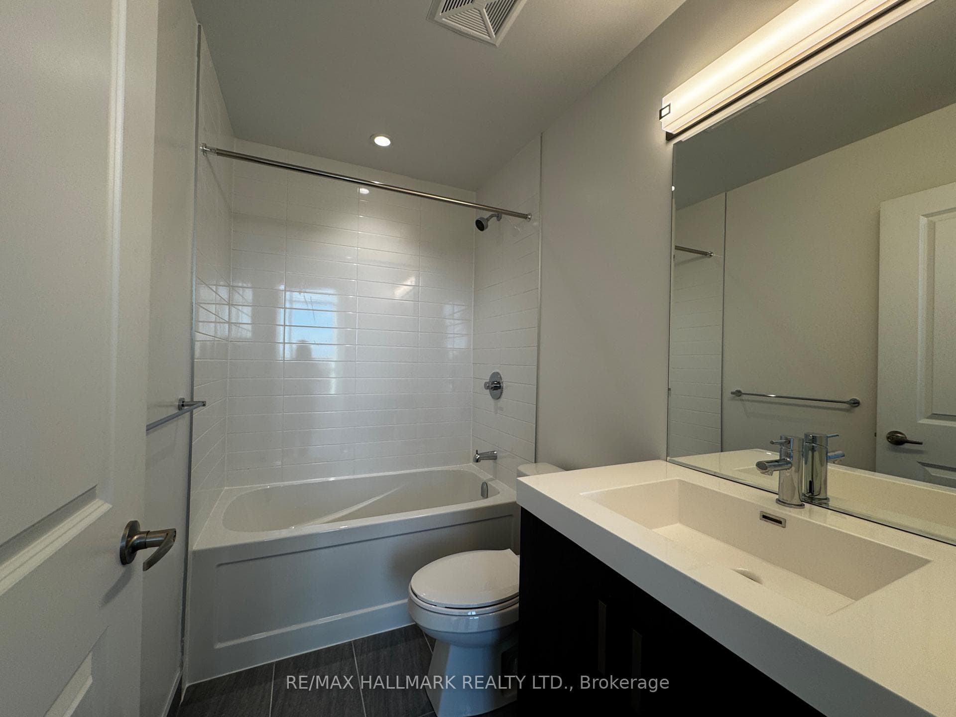 1010 Dundas Street Unit 513 photo 20