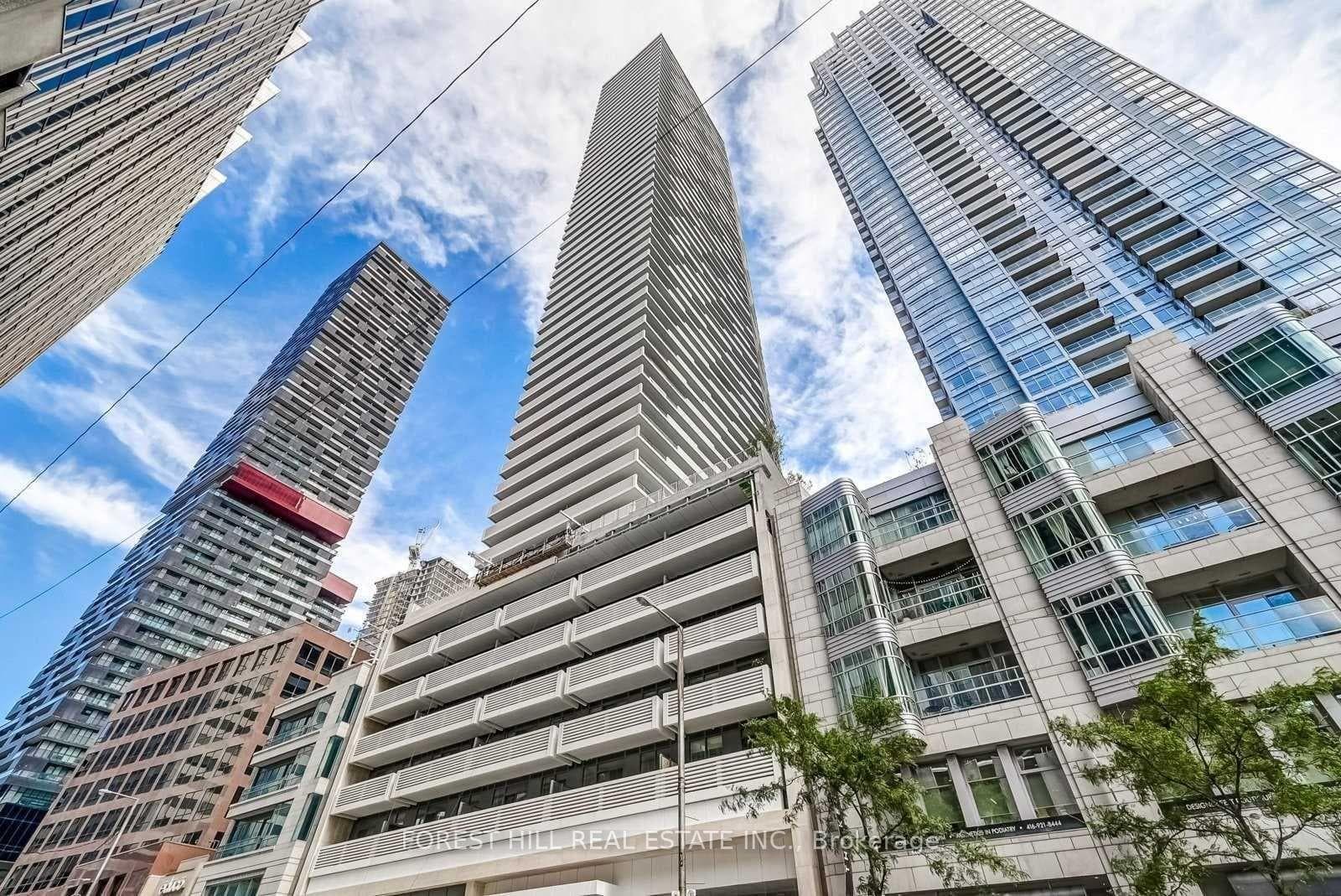 2221 Yonge Street Unit 5806 photo 2