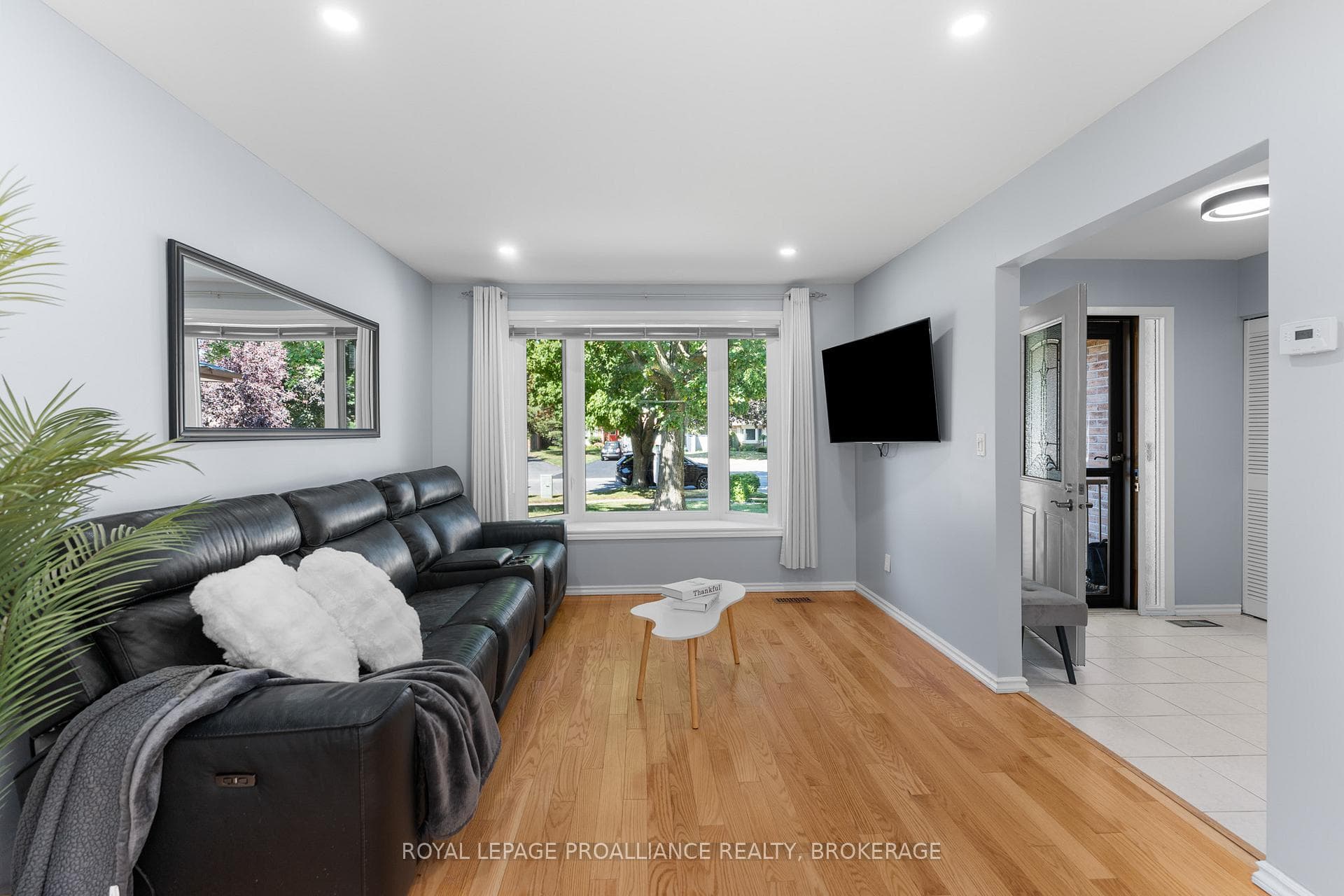 918 Edinborough Crescent photo 15