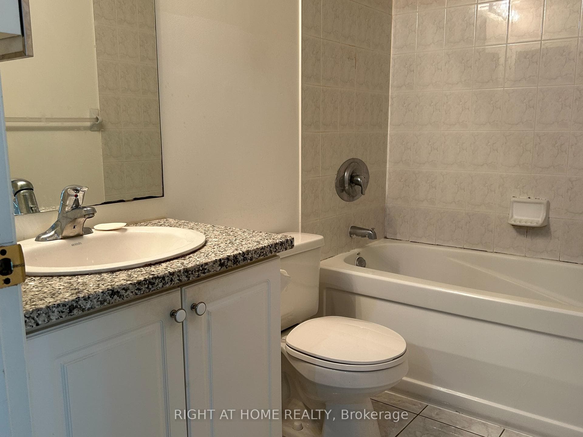 30 Grand Trunk Crescent Unit 1515 photo 10
