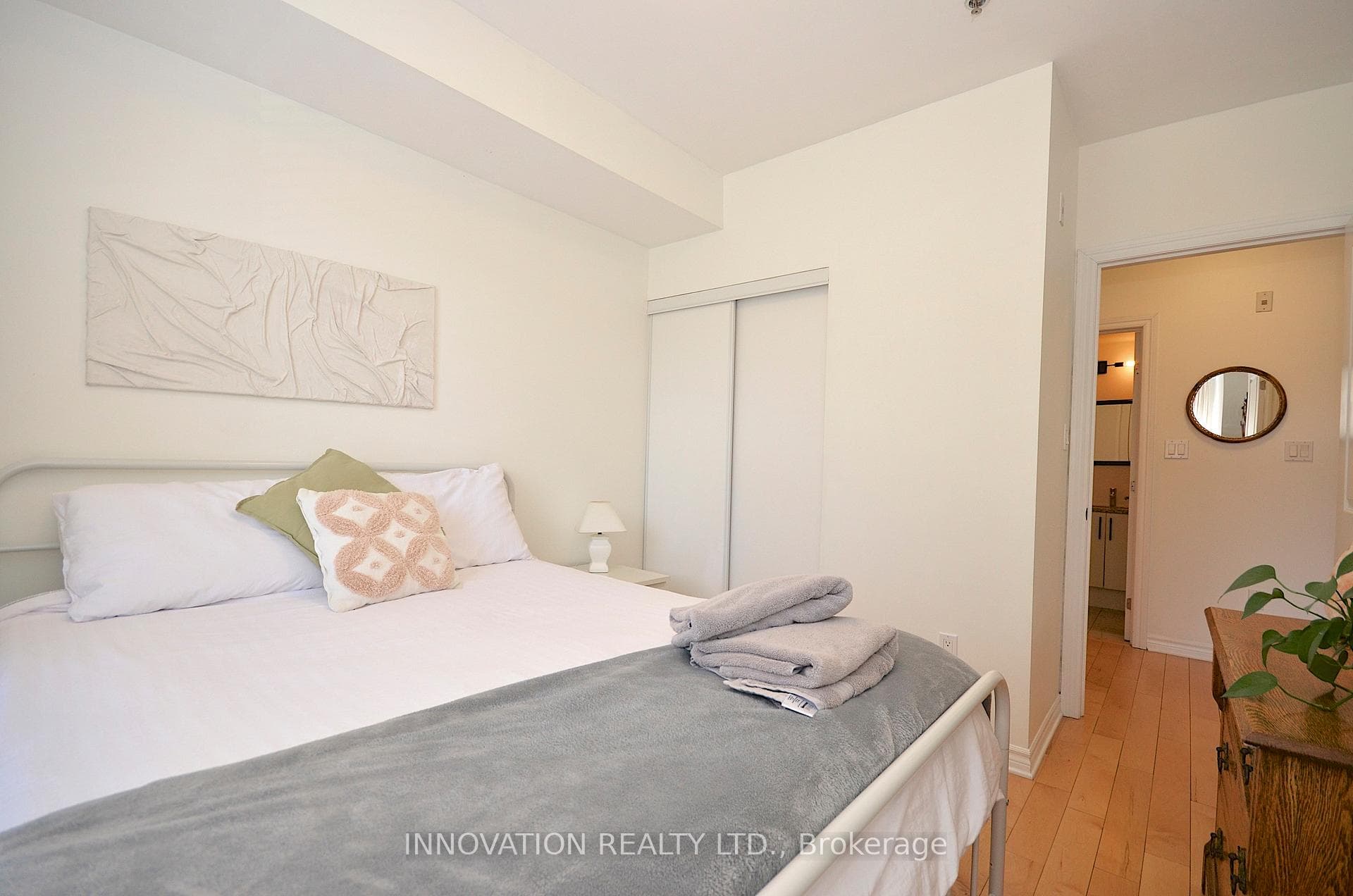 429 Kent Street Unit 219 photo 20
