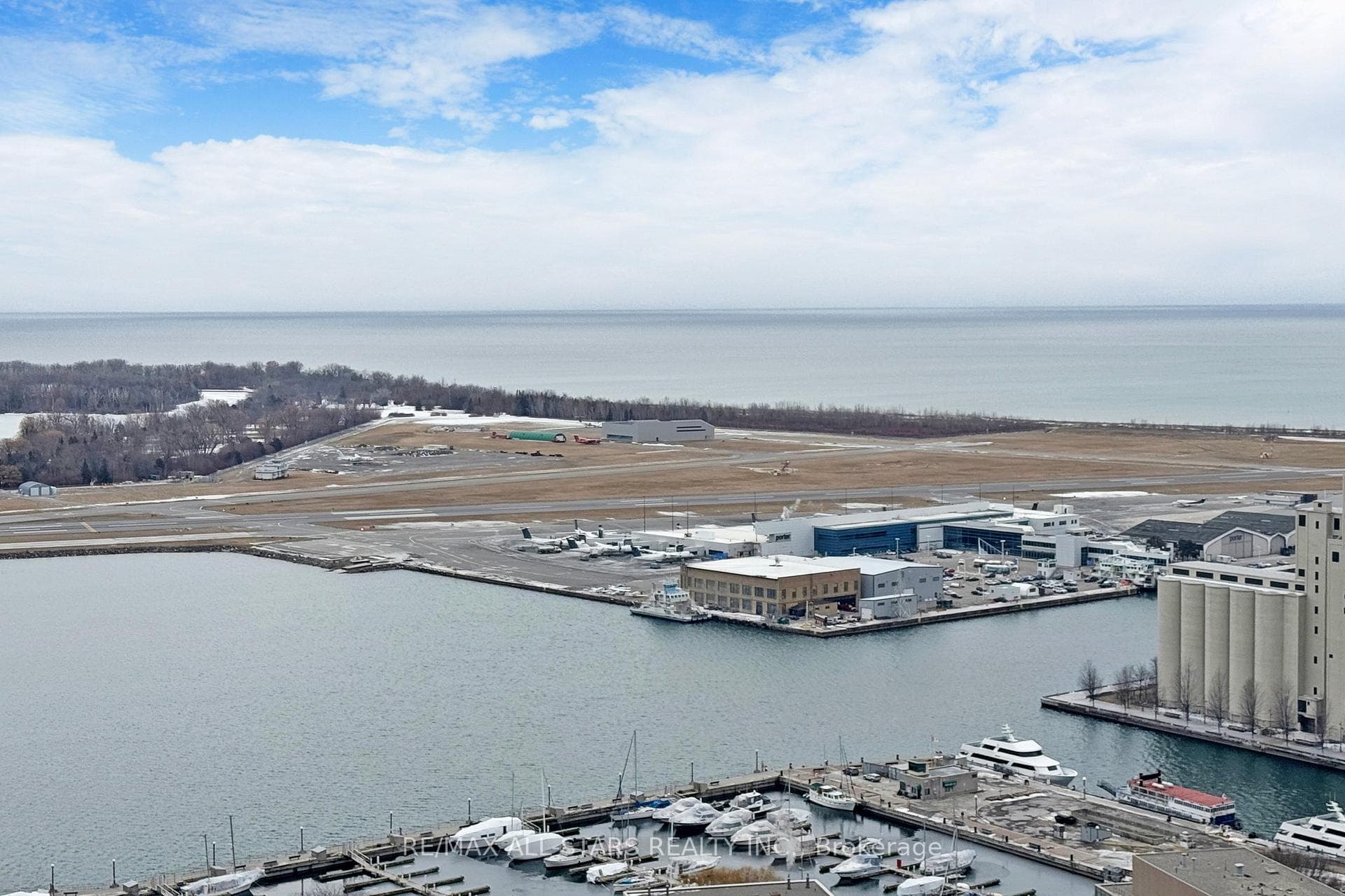 15 Fort York Boulevard Unit 4211 photo 2
