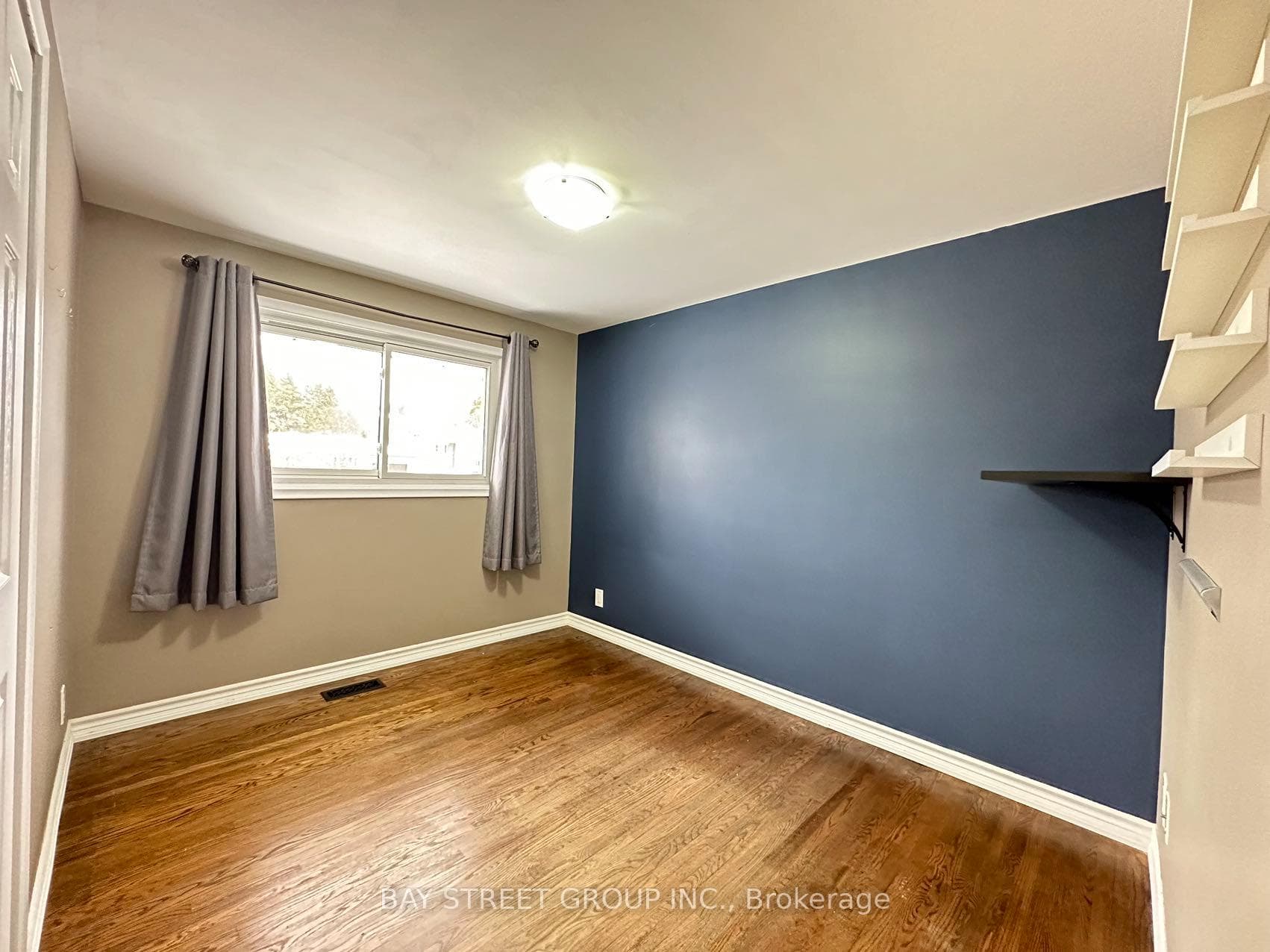 49 Howland Drive photo 11