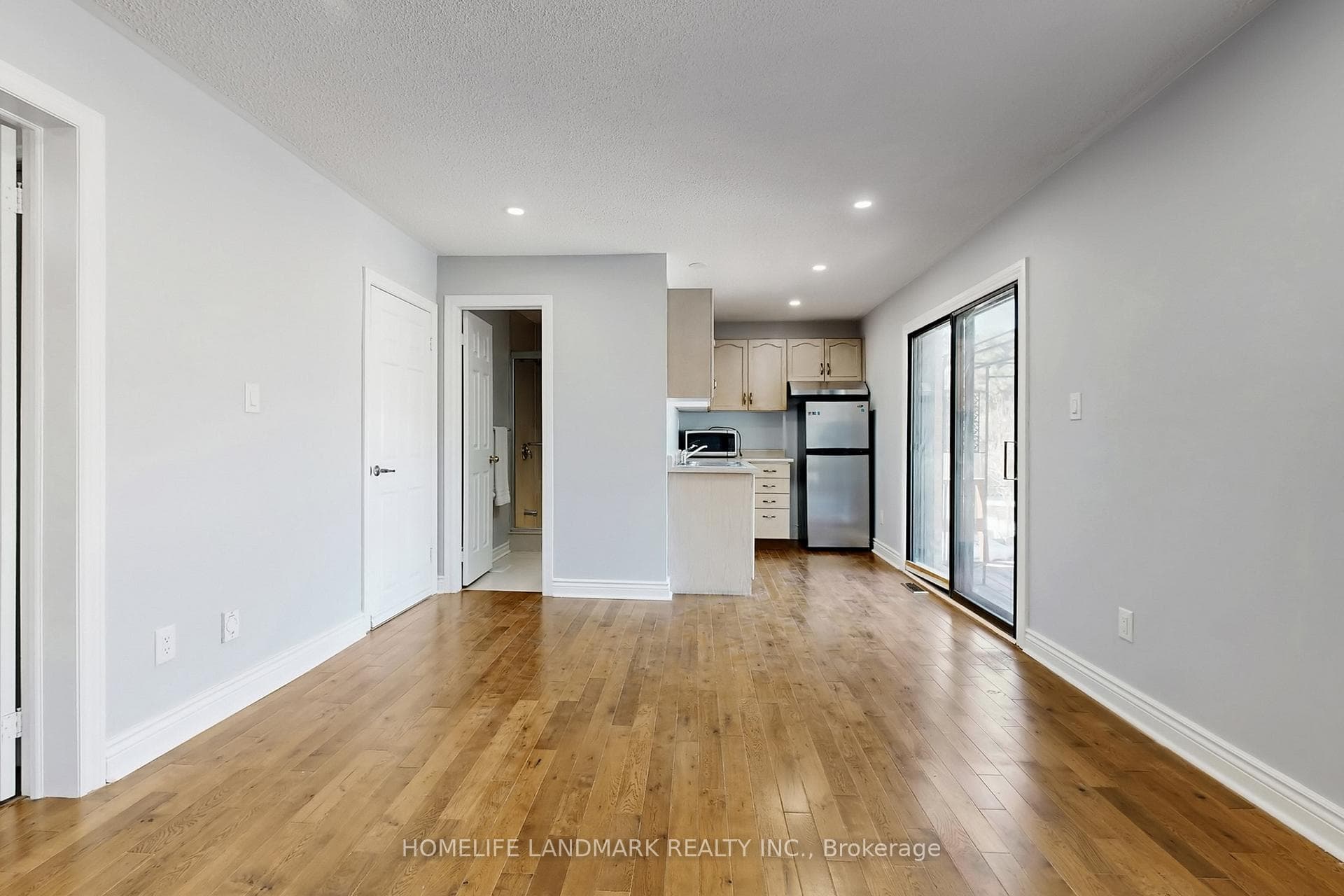 38 Pebblehill Square photo 28