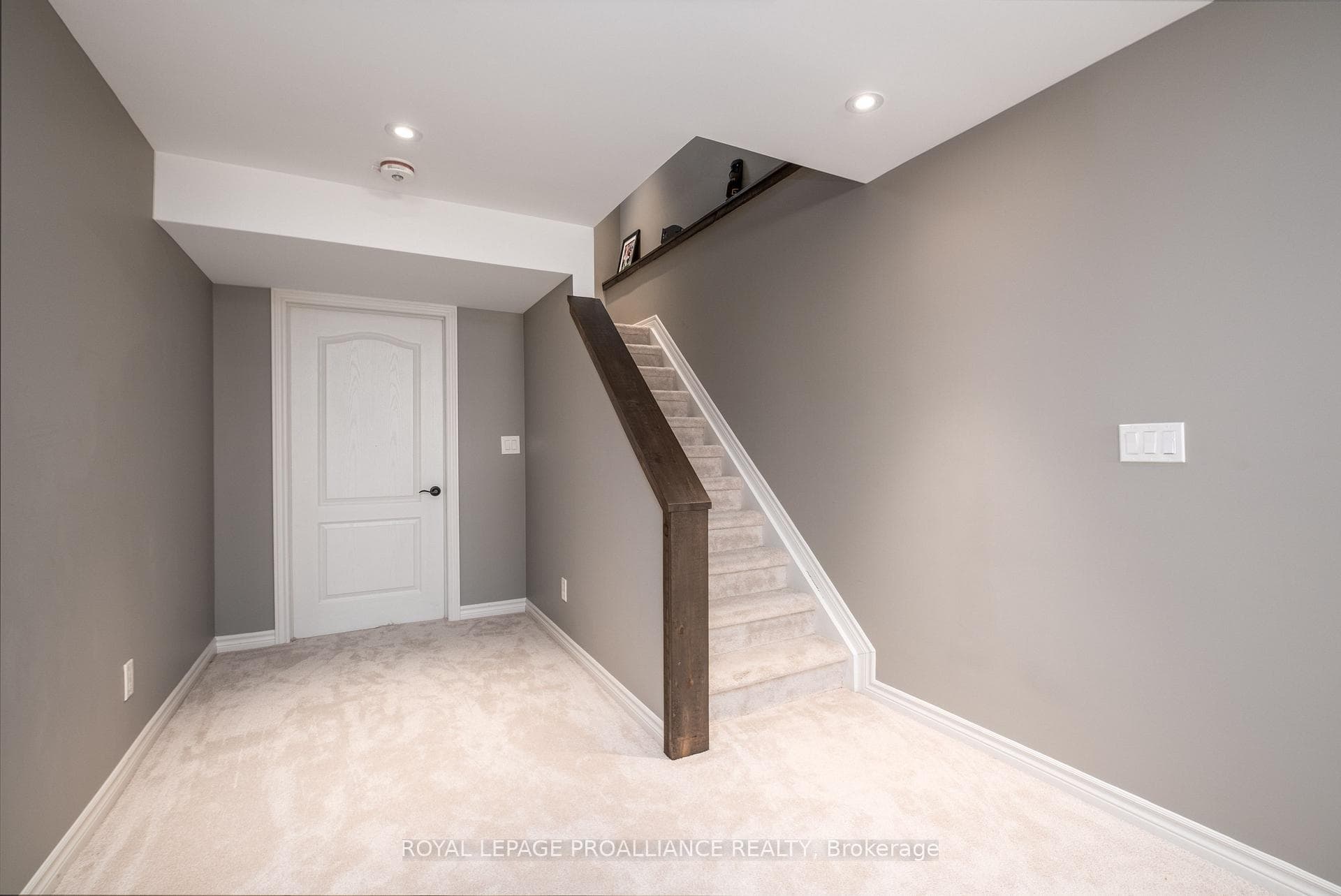 648 Halloway Drive photo 35