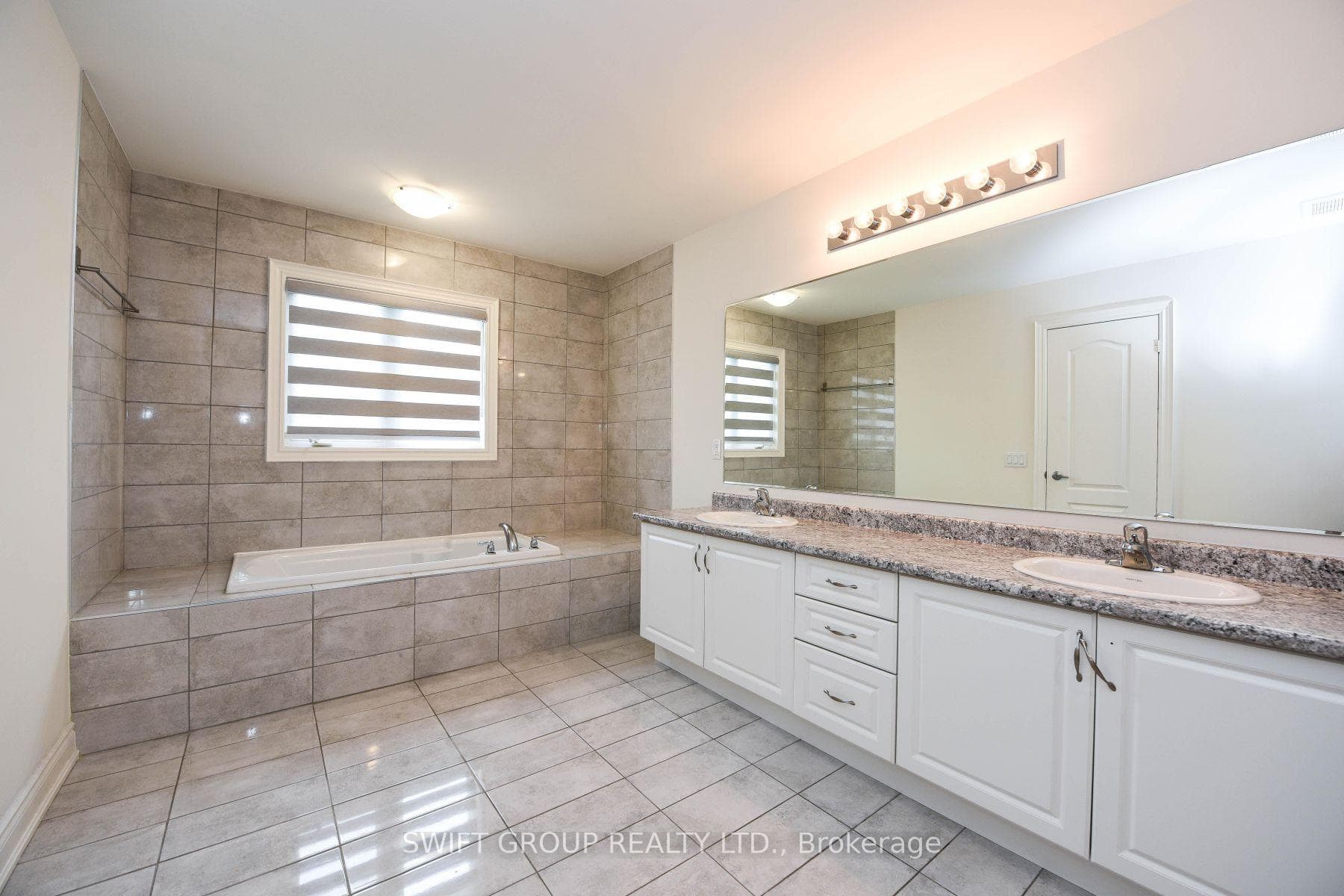 24 Dotchson Avenue Unit Upper photo 17