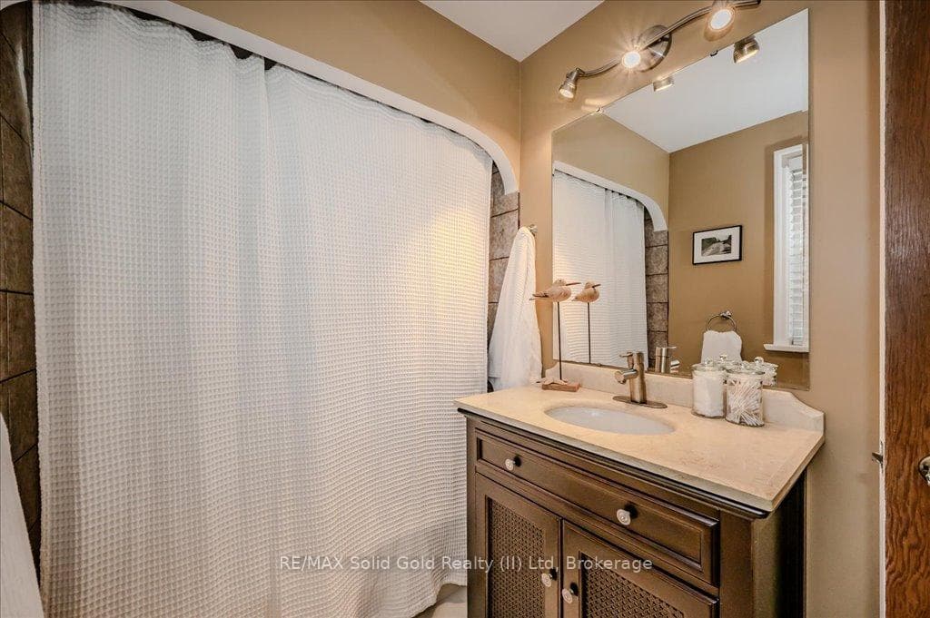 167 Lucan Avenue photo 28