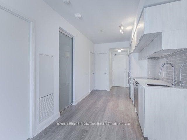181 Dundas Street Unit 3712 photo 4